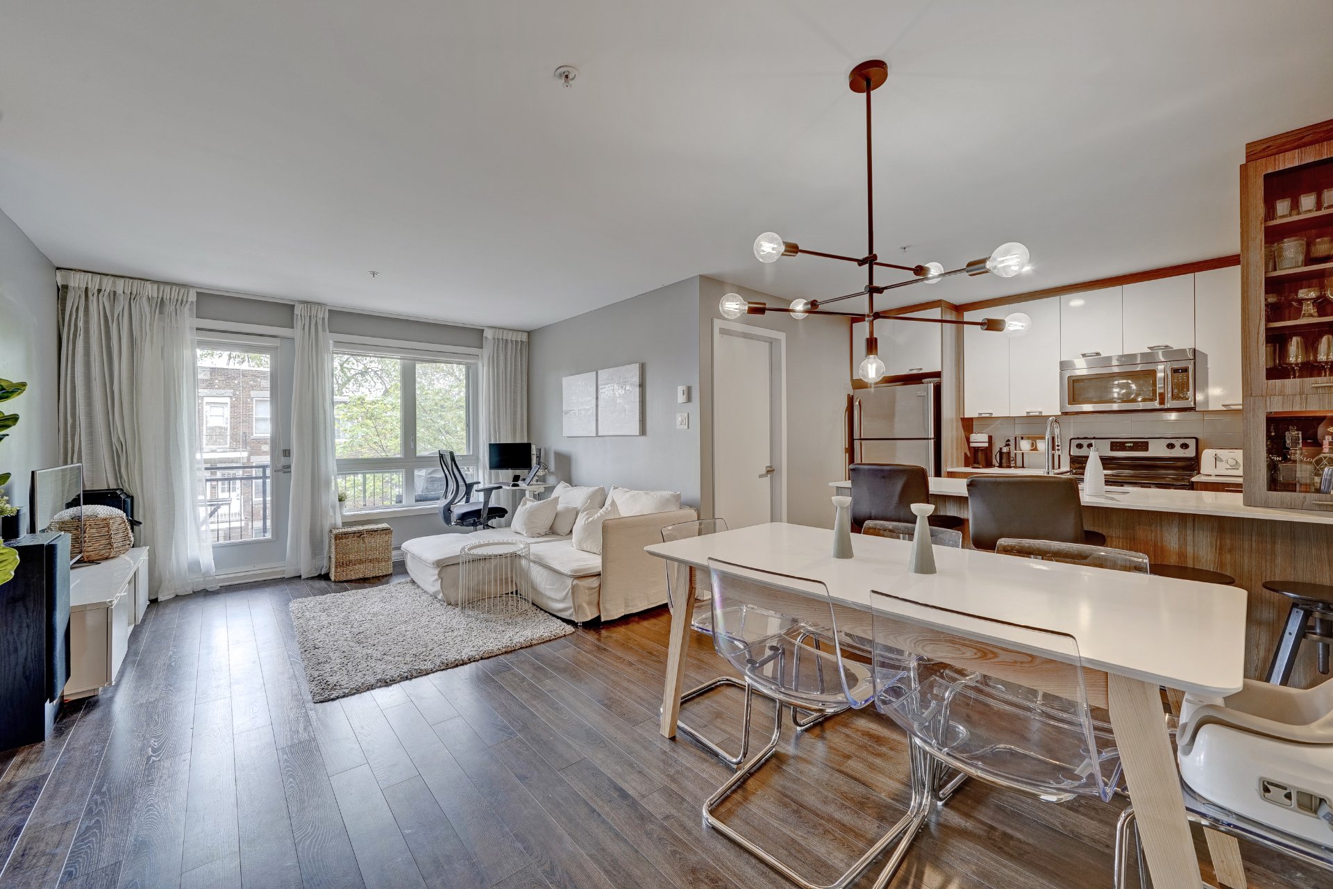 2700 Rue de Rouen #324, Montréal (Ville-Marie), QC, H2K1N1
