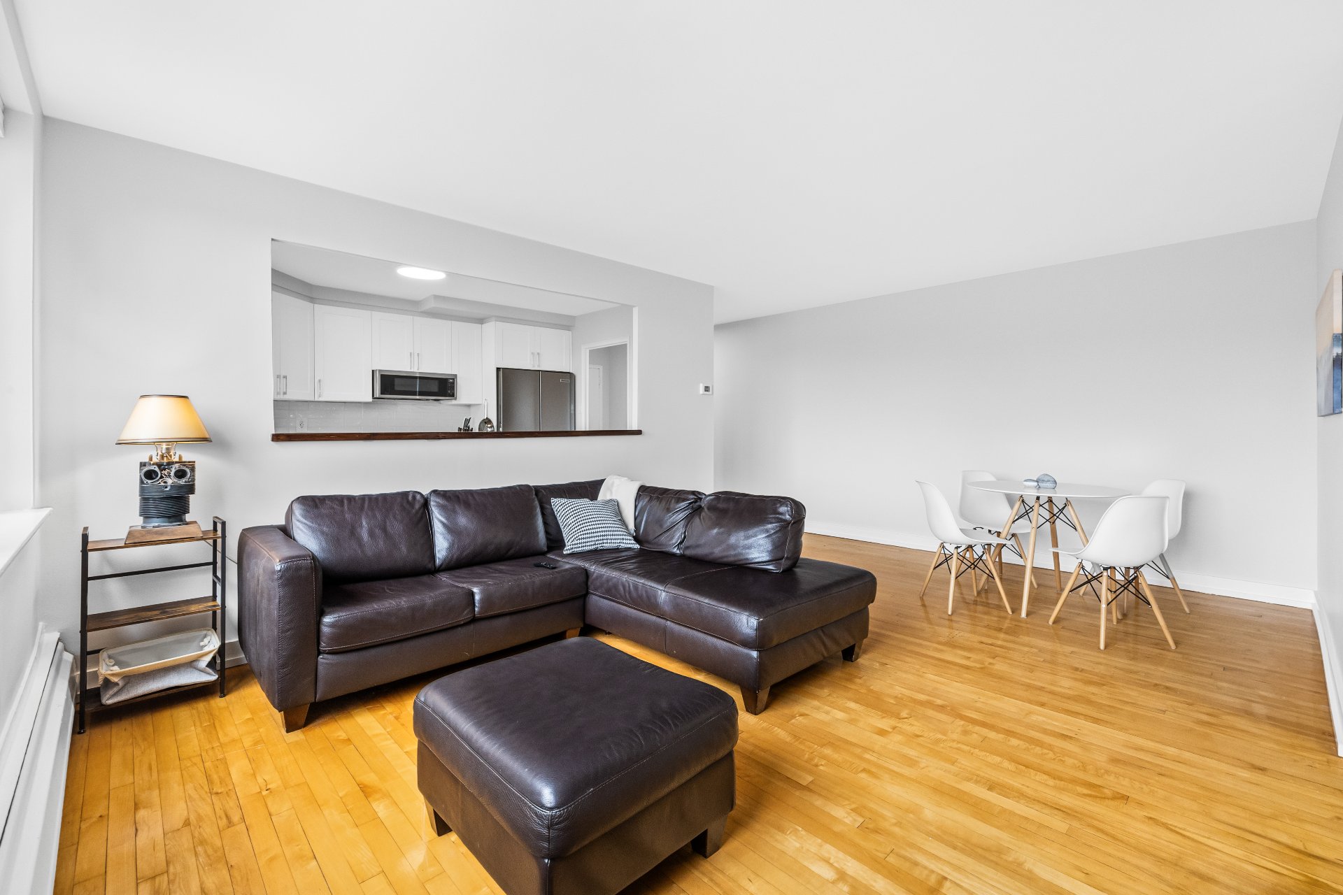 Living room – 3625, Av. Ridgewood, apt. 105