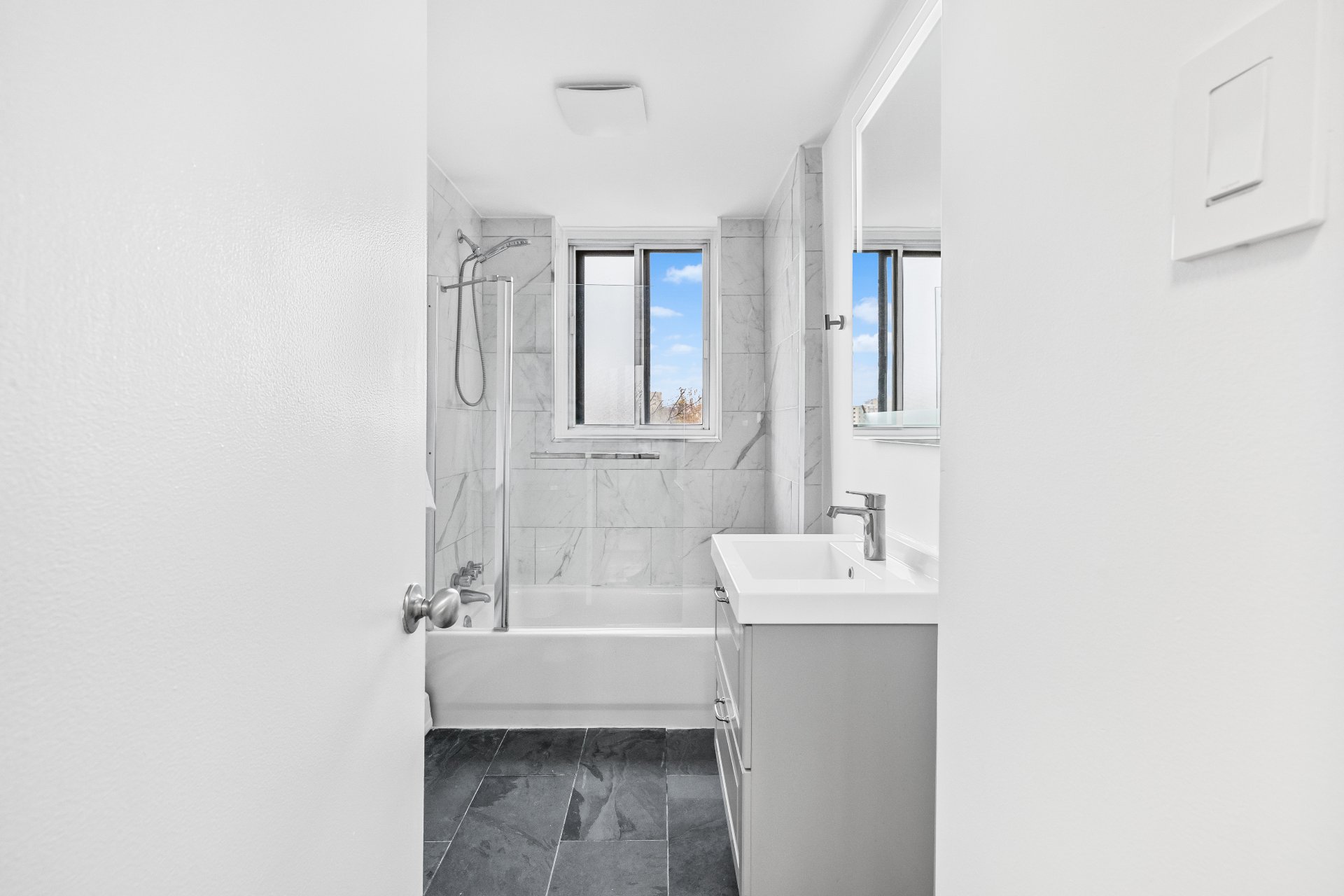 Bathroom – 3625, Av. Ridgewood, apt. 105