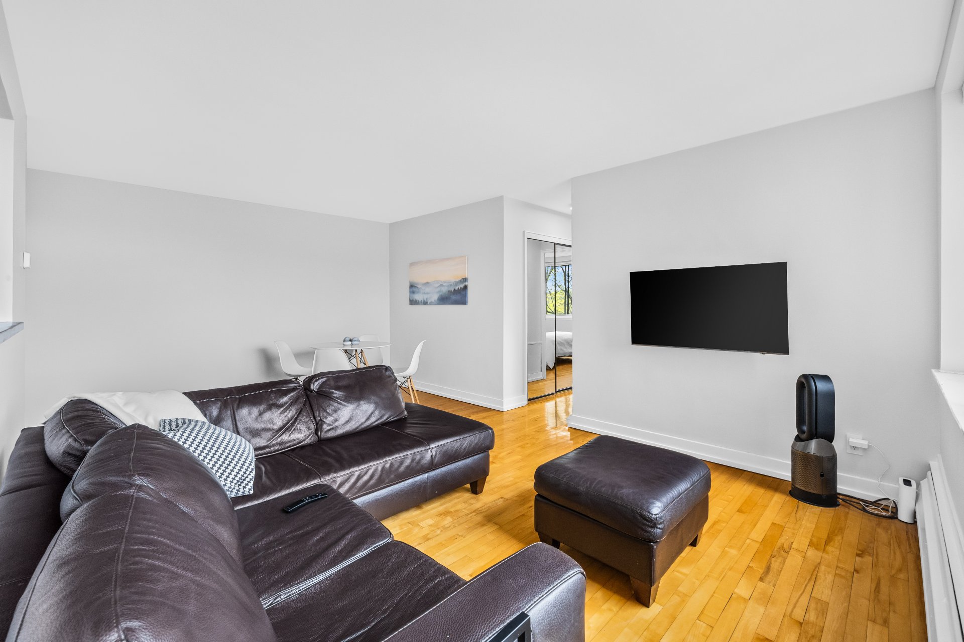 Living room – 3625, Av. Ridgewood, apt. 105