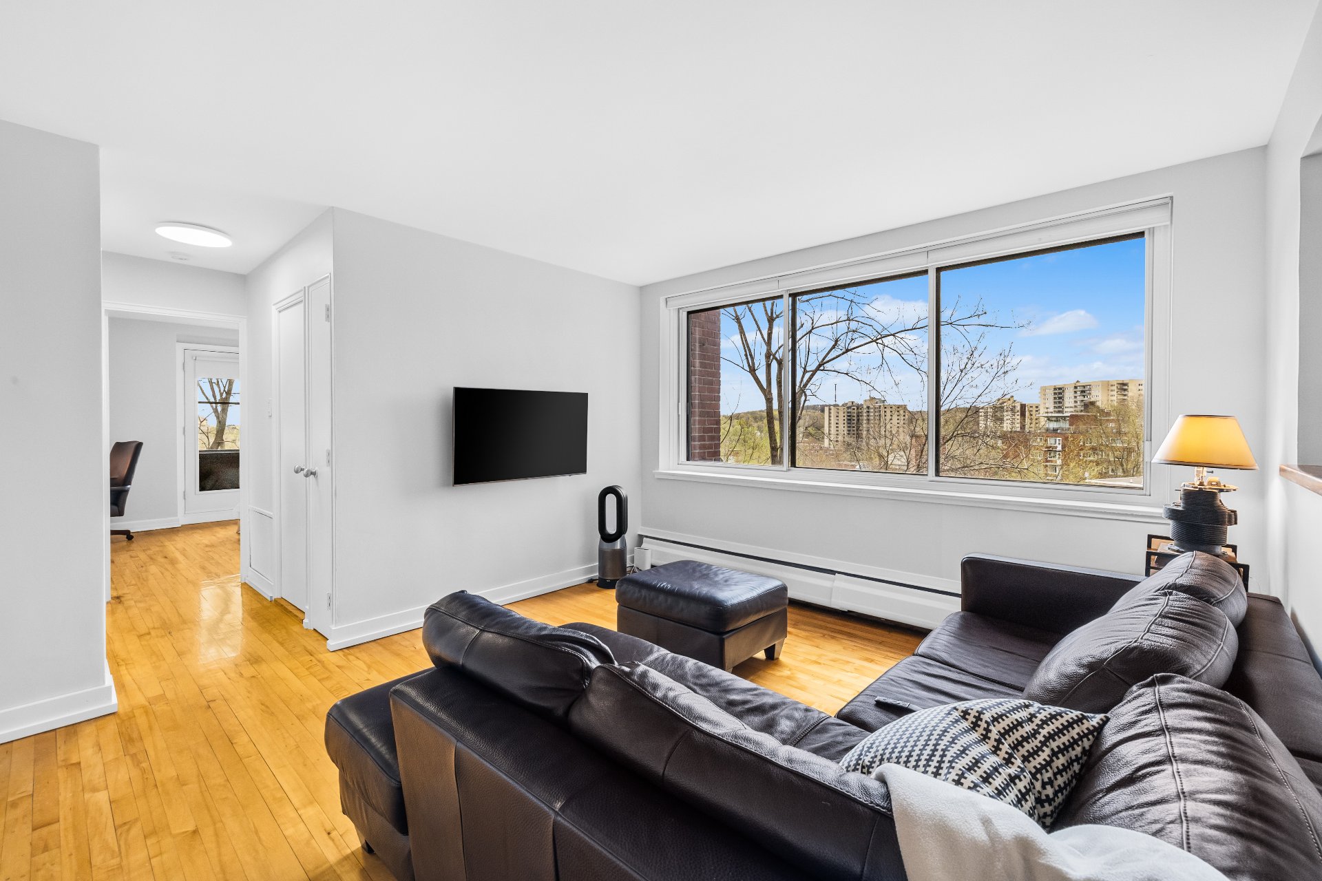 Living room – 3625, Av. Ridgewood, apt. 105