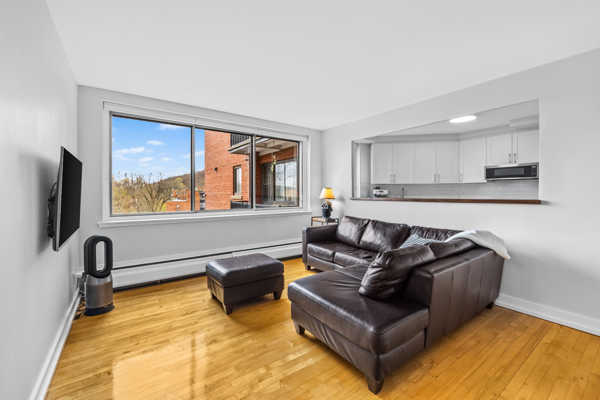 Living room – 3625, Av. Ridgewood, apt. 105