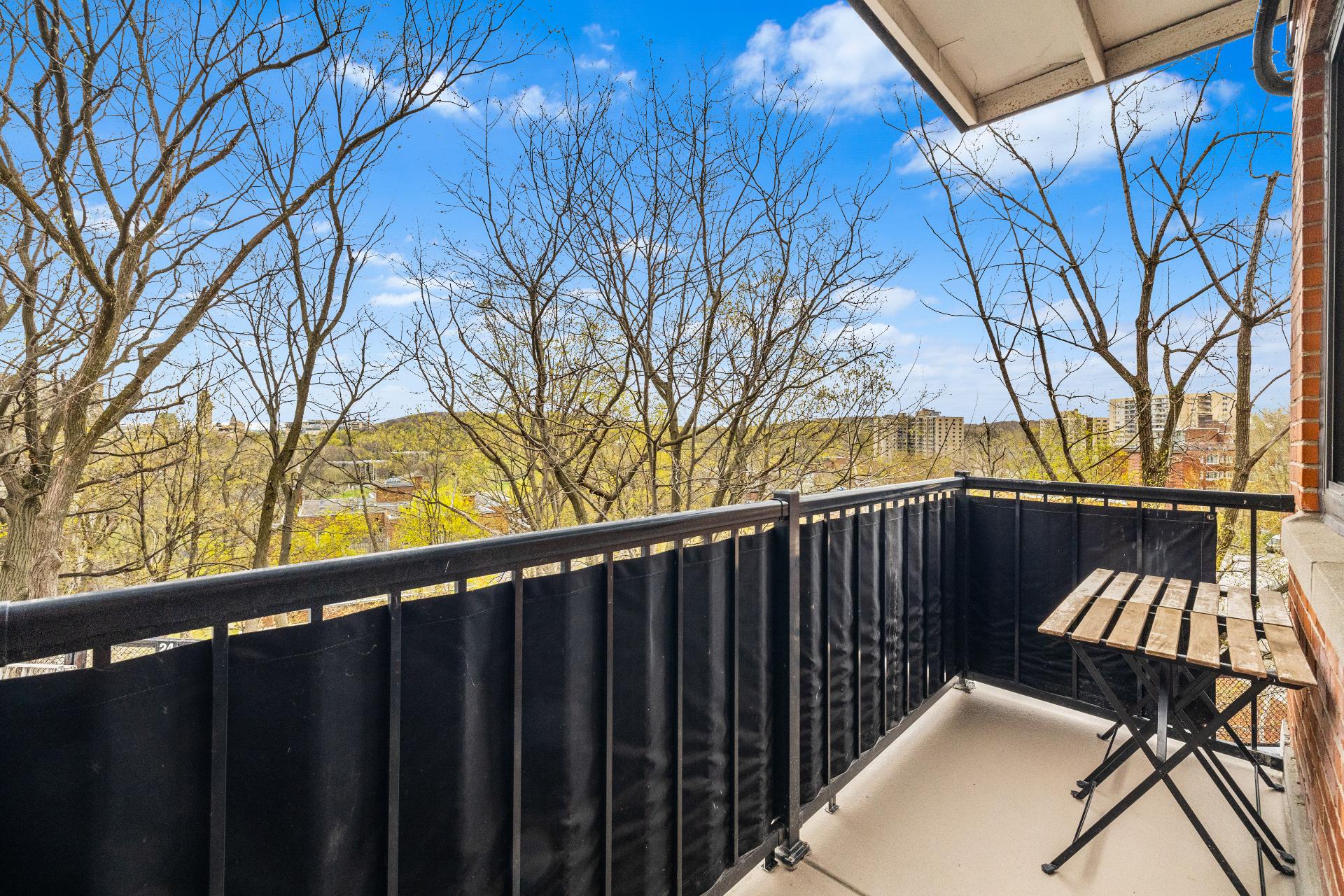 Balcony – 3625, Av. Ridgewood, apt. 105