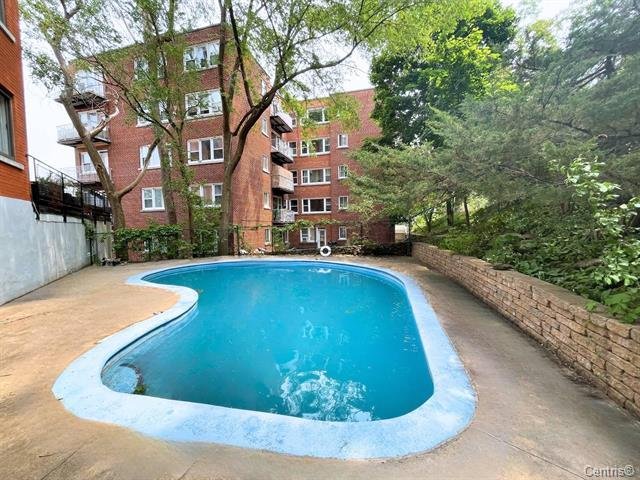 Pool – 3625, Av. Ridgewood, apt. 105