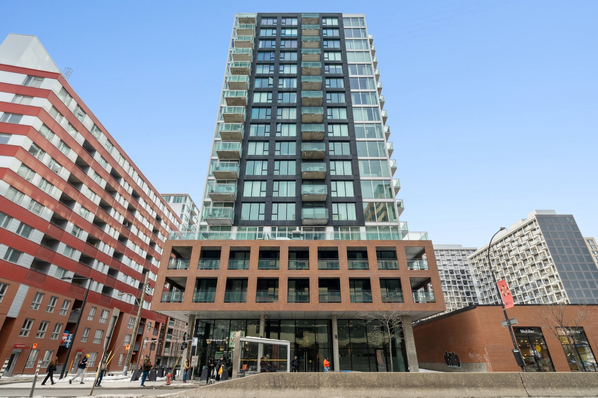 Frontage – 1165, Rue Wellington, apt. 1209