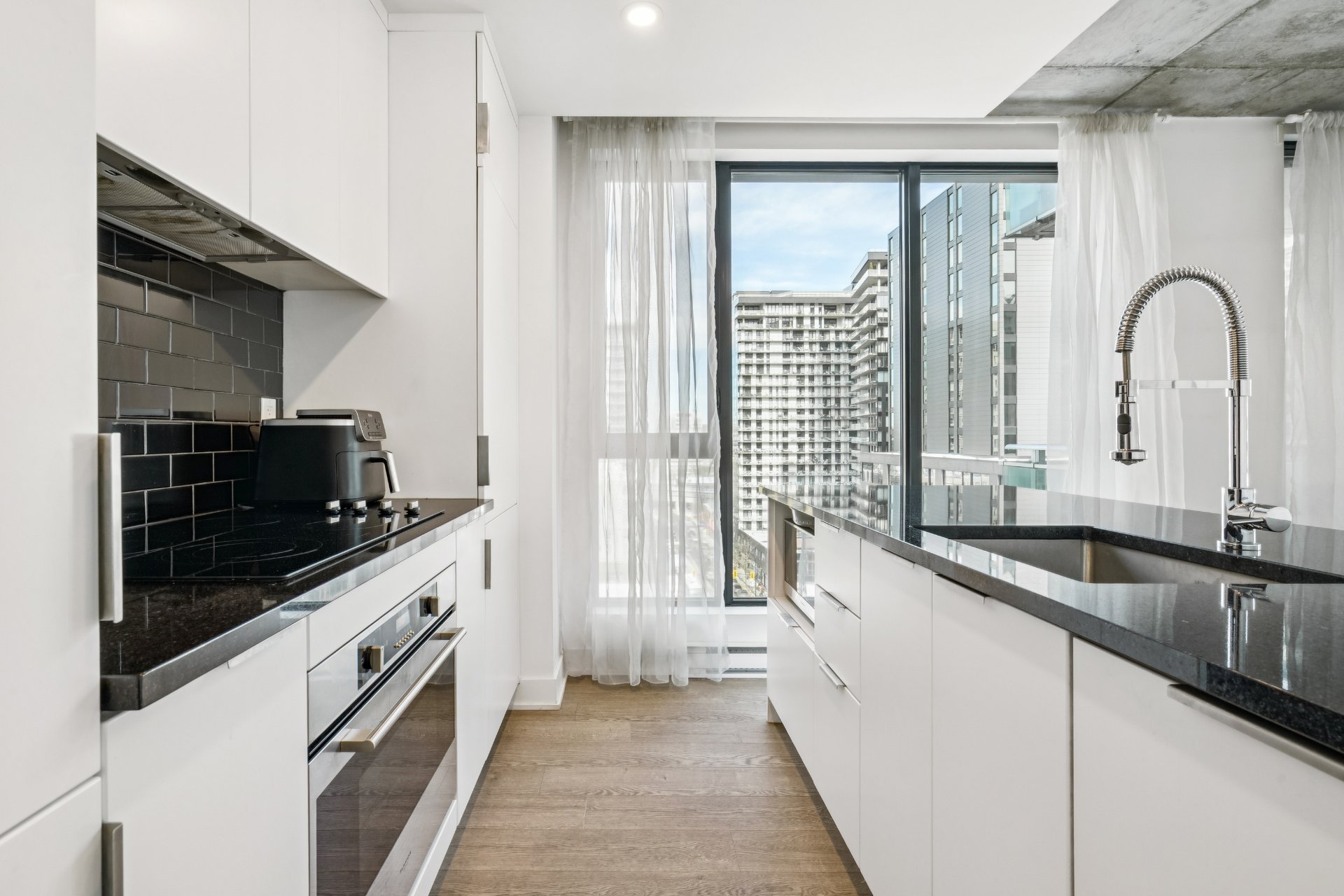 Kitchen – 1165, Rue Wellington, apt. 1209