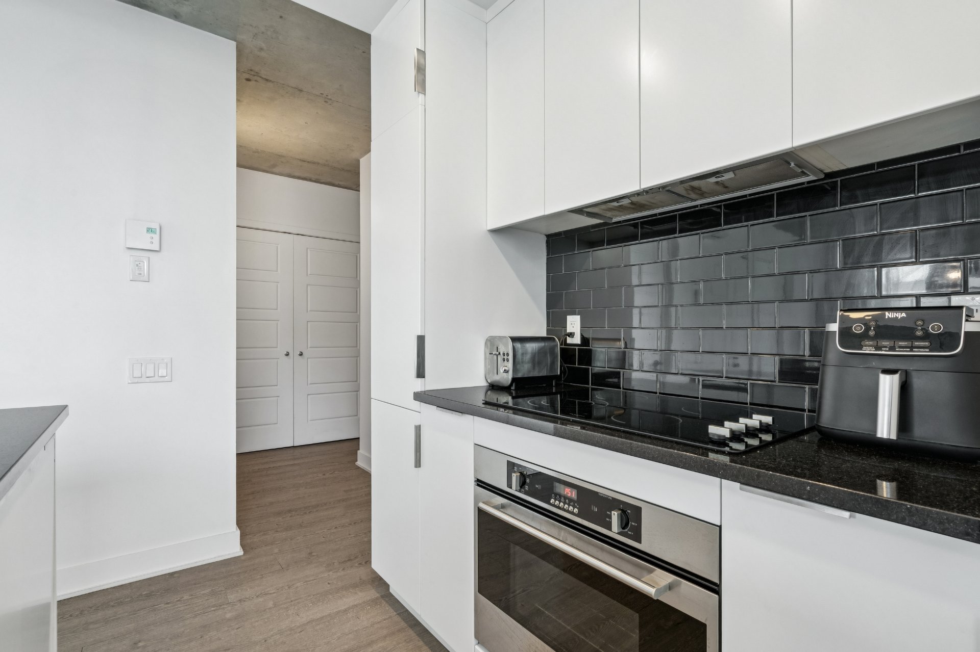 Kitchen – 1165, Rue Wellington, apt. 1209
