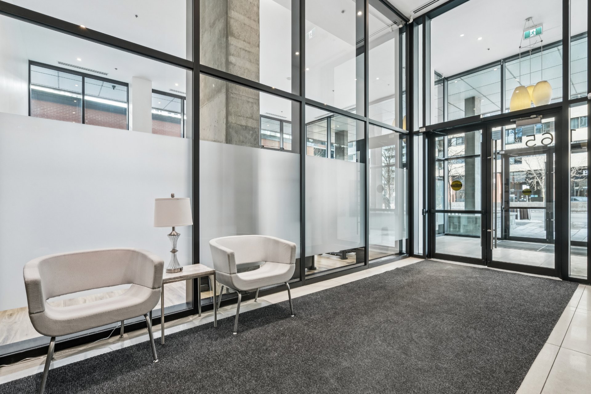 Exterior entrance – 1165, Rue Wellington, apt. 1209