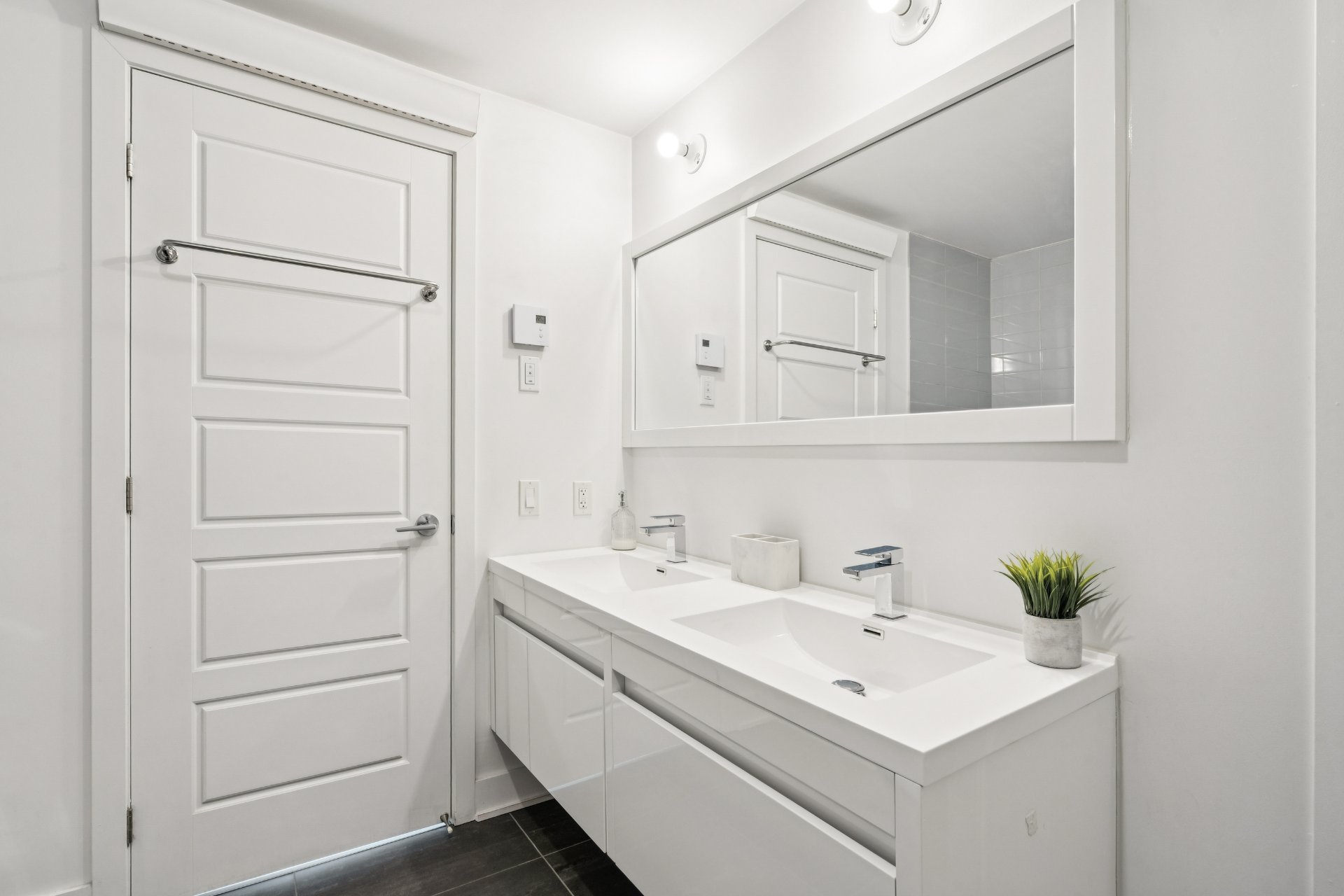 Ensuite bathroom – 1165, Rue Wellington, apt. 1209
