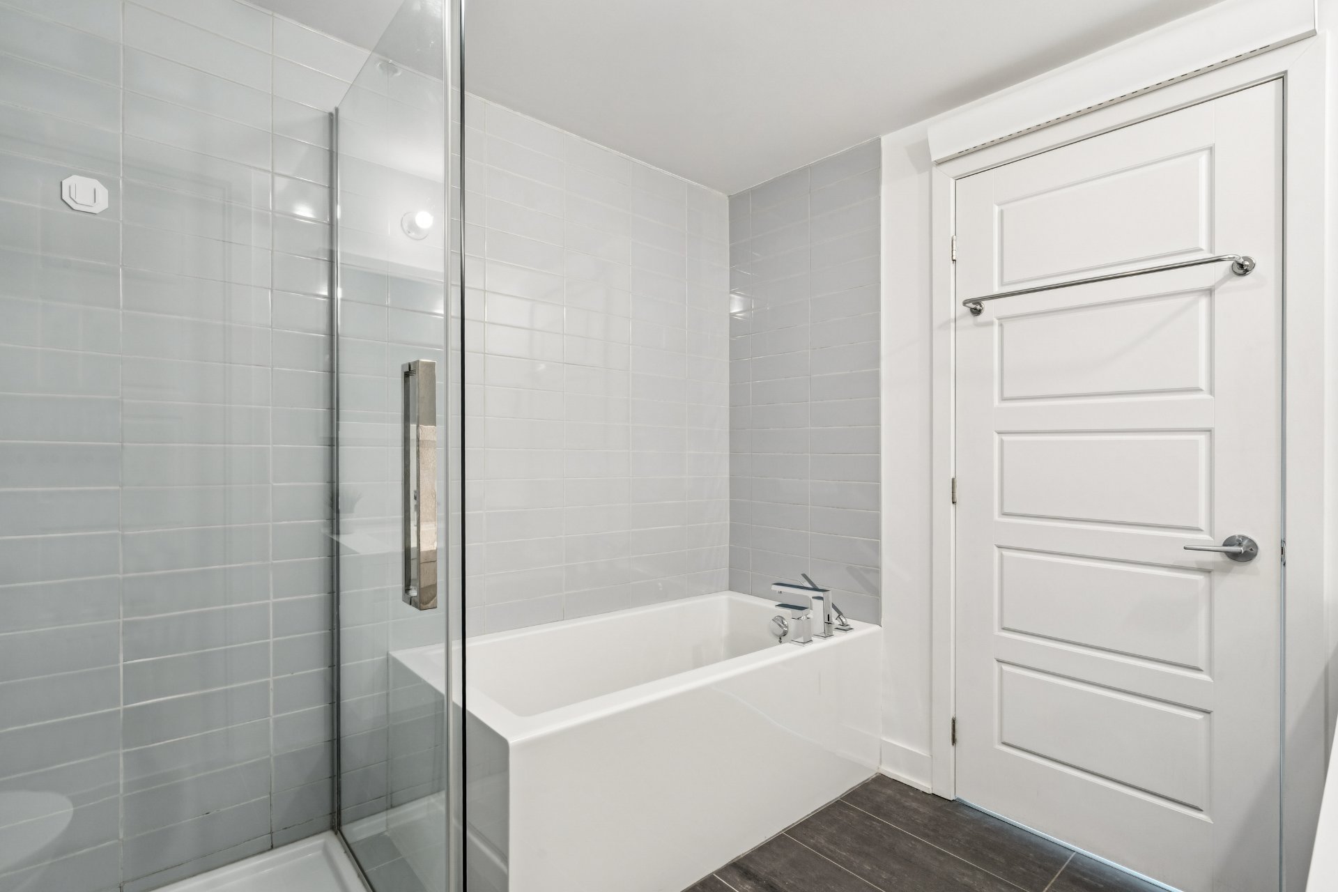 Ensuite bathroom – 1165, Rue Wellington, apt. 1209