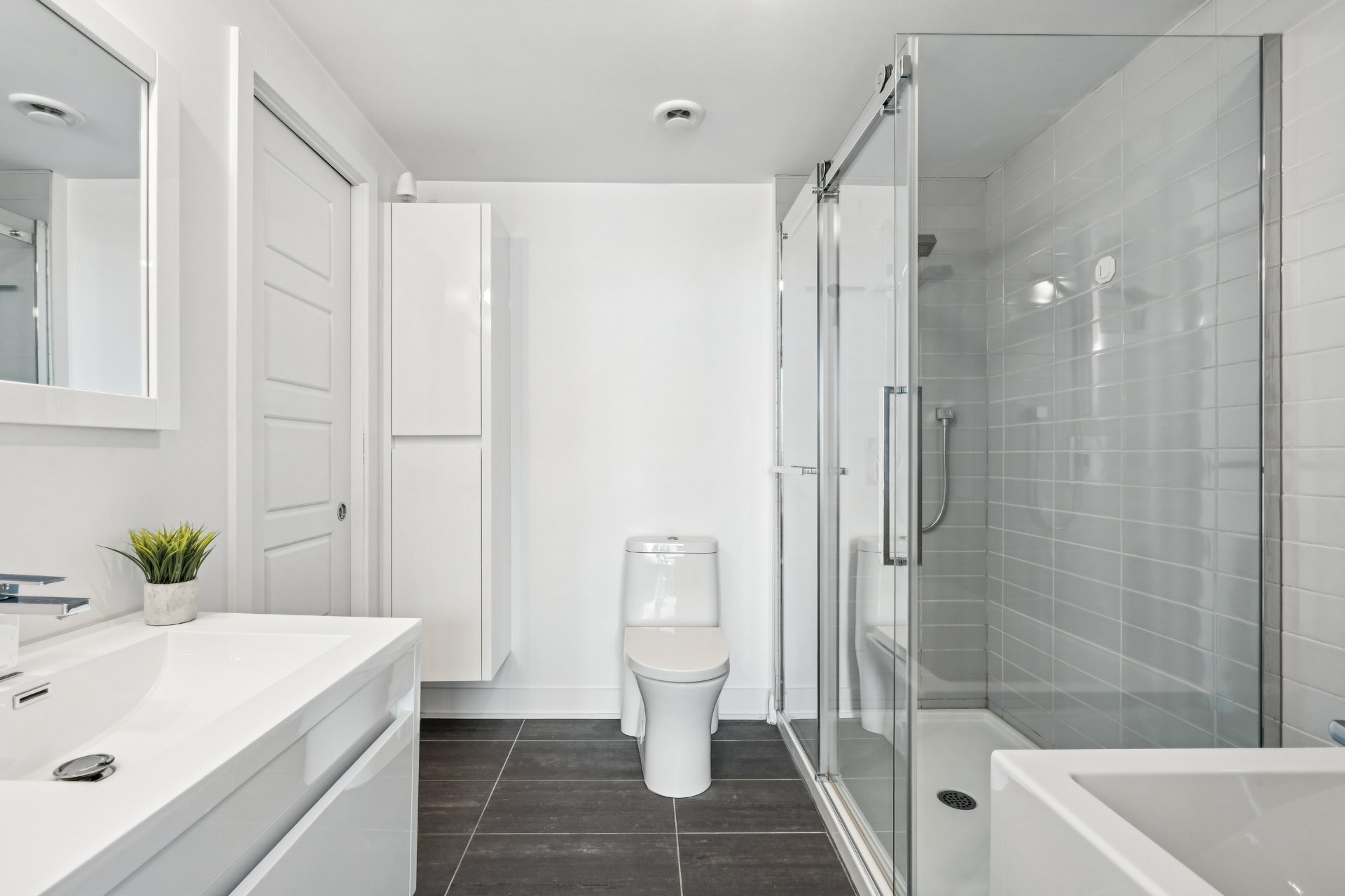 Ensuite bathroom – 1165, Rue Wellington, apt. 1209