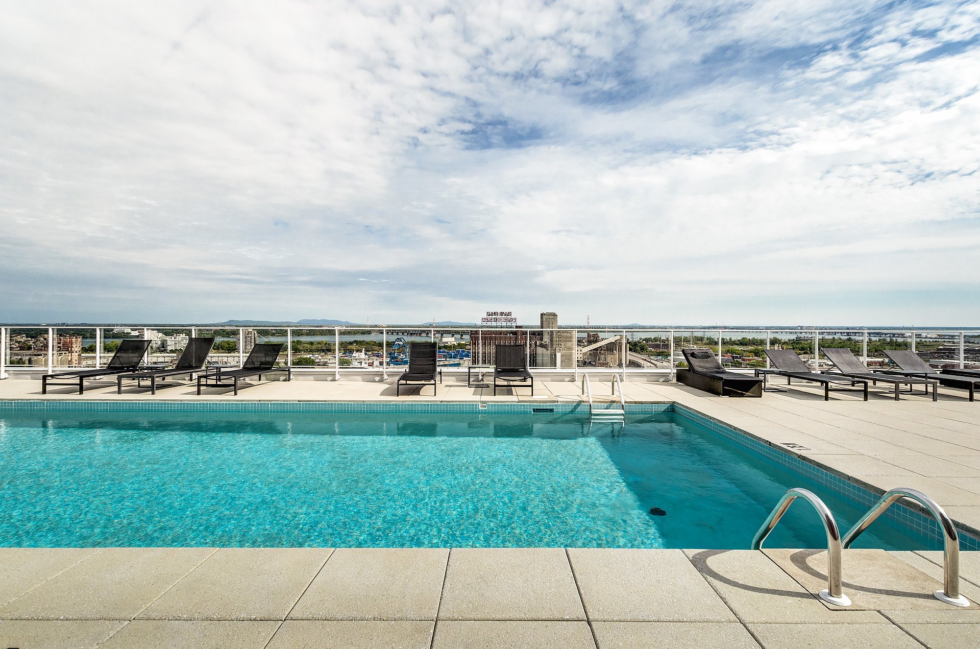 Piscine – 1085, Rue Smith, app. 1204