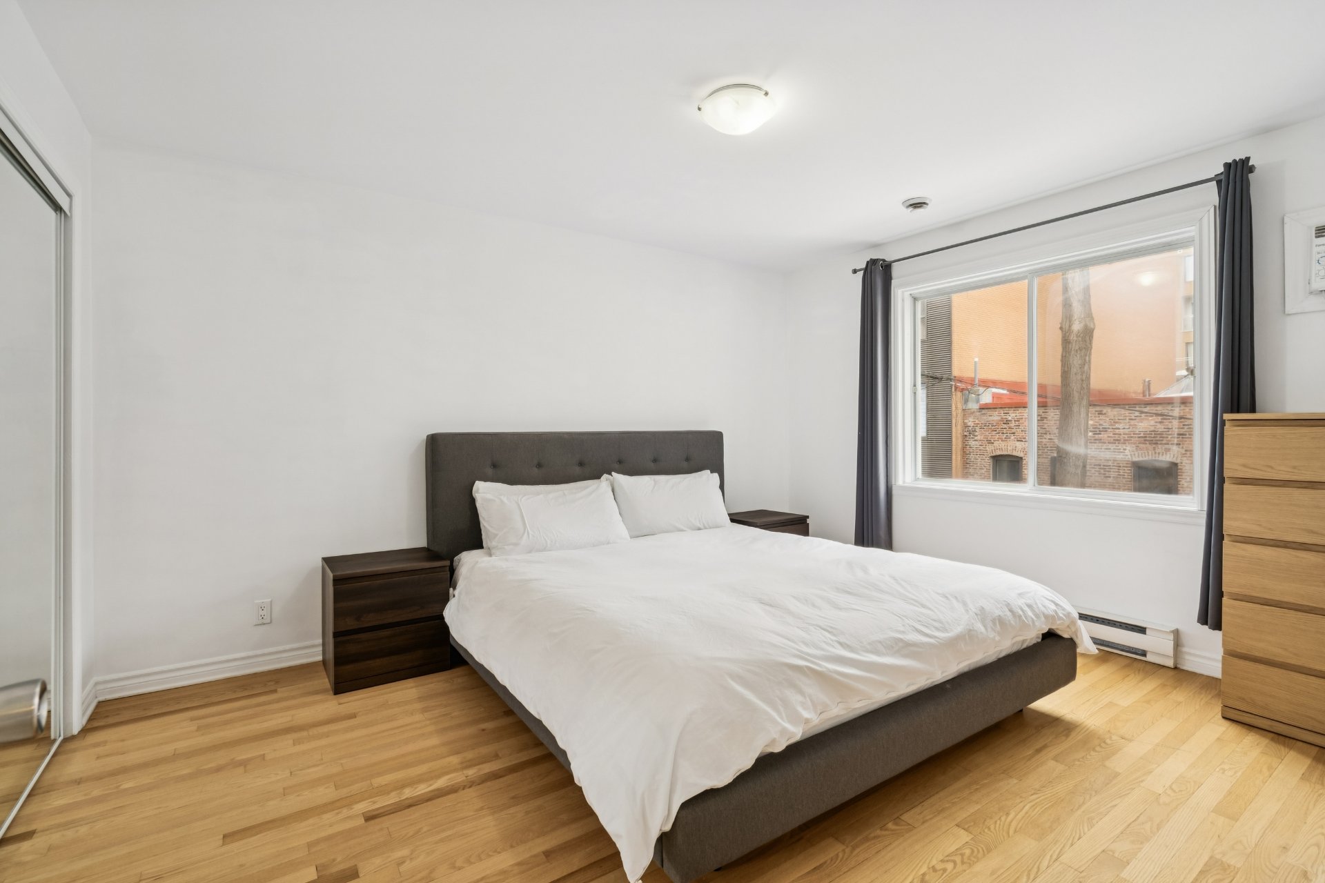 Primary bedroom – 1256, Rue Ste-Élisabeth, apt. 1