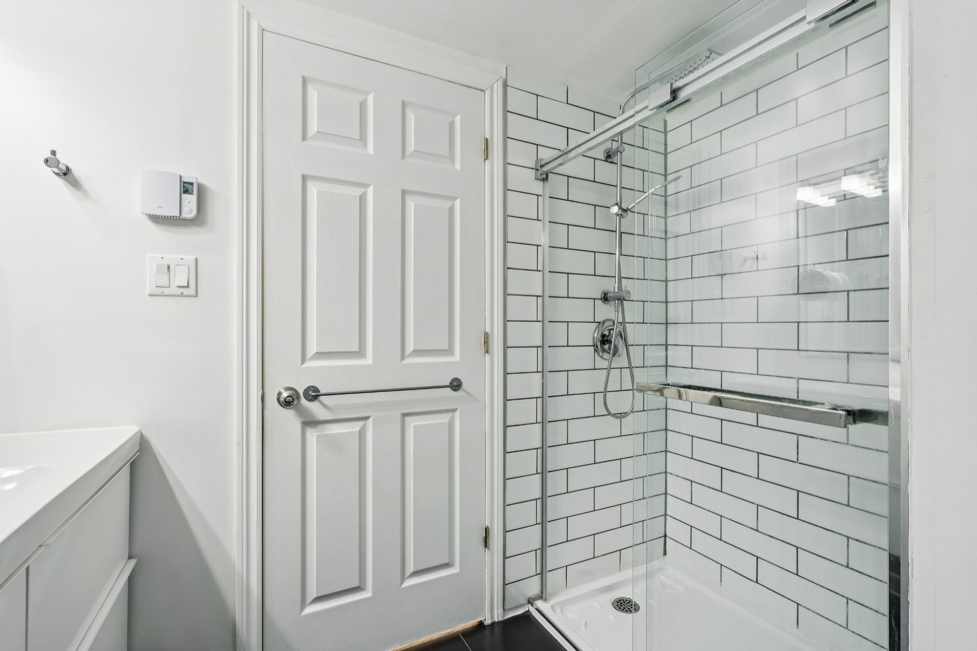 Bathroom – 1256, Rue Ste-Élisabeth, apt. 1