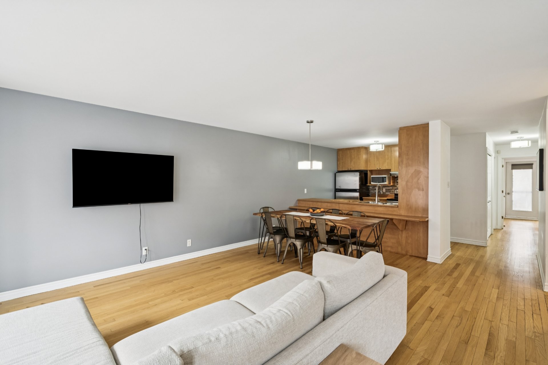 Living room – 1256, Rue Ste-Élisabeth, apt. 1