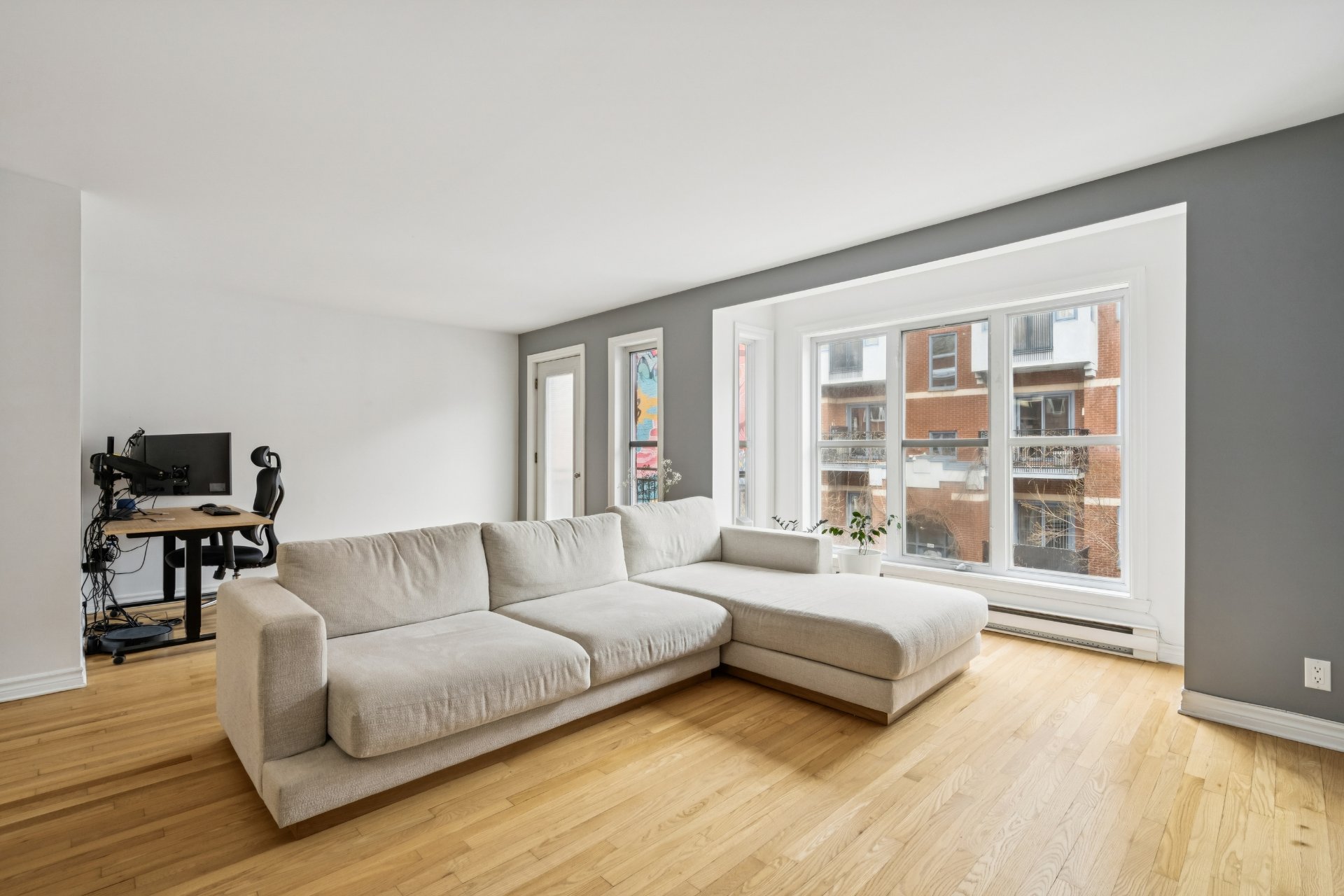 Living room – 1256, Rue Ste-Élisabeth, apt. 1