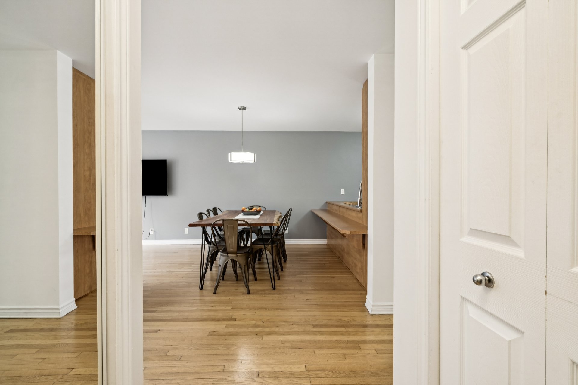 Hall – 1256, Rue Ste-Élisabeth, apt. 1