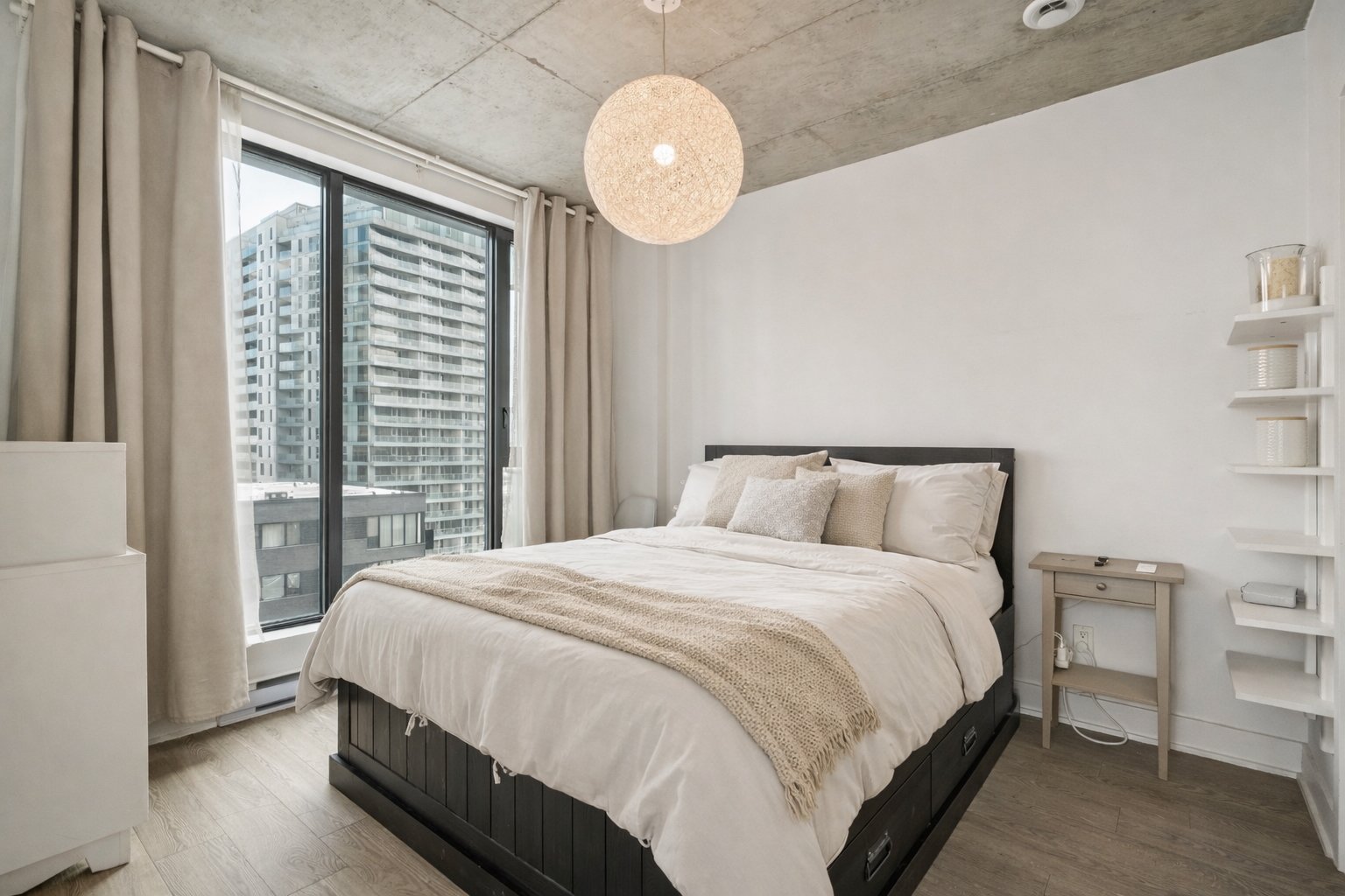 Primary bedroom – 1165, Rue Wellington, apt. 1209