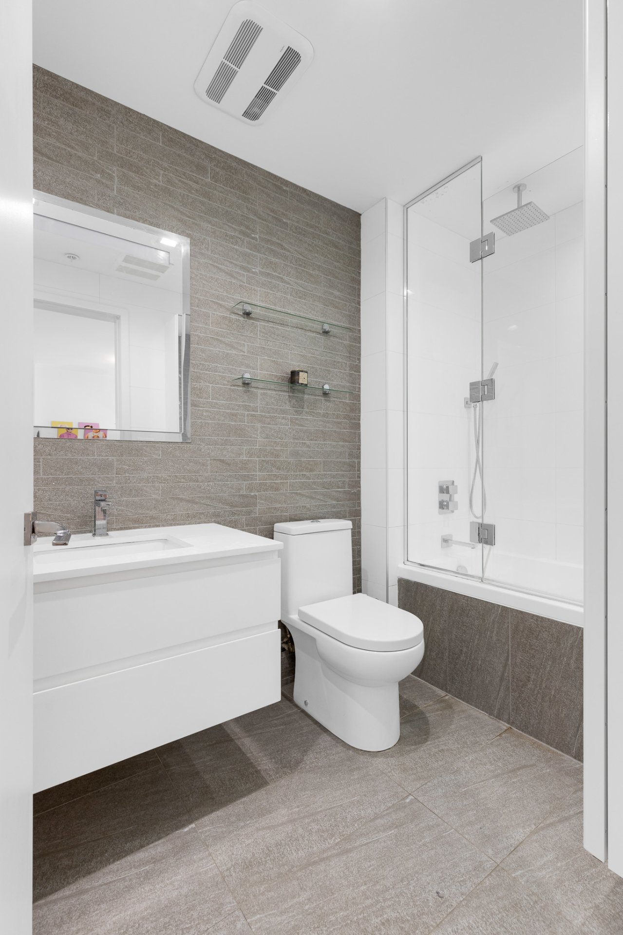 Bathroom – 2301, Rue St-Patrick, apt. B414