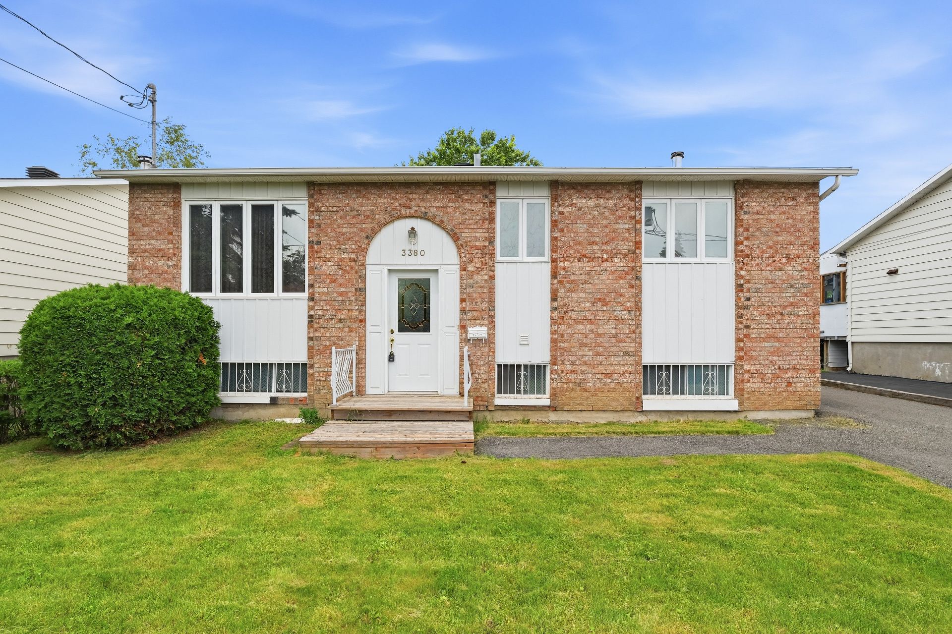 3380 Rue Latour J3Y4V9