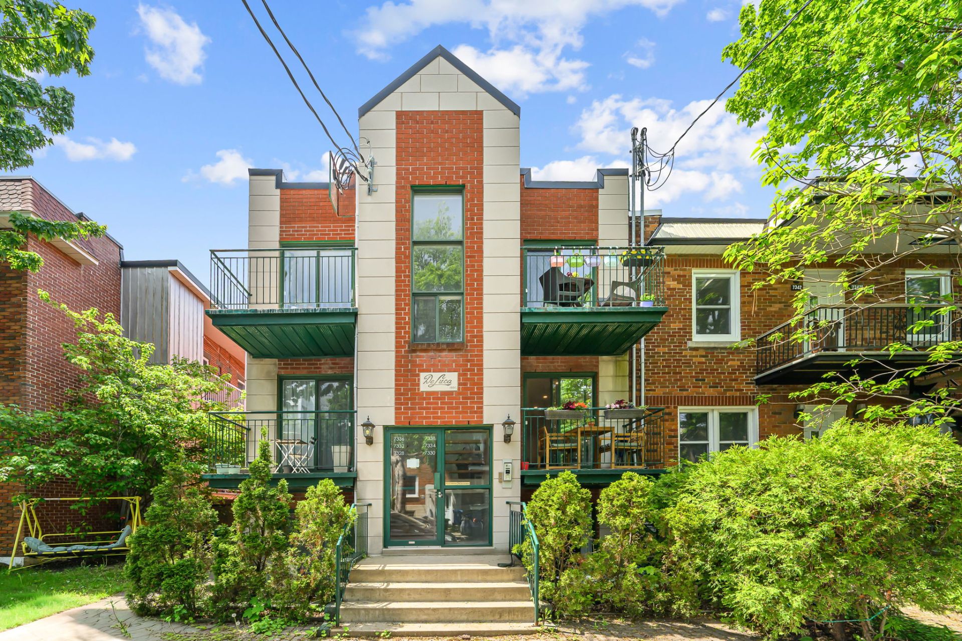 7334 Rue Chambord H2E1W9