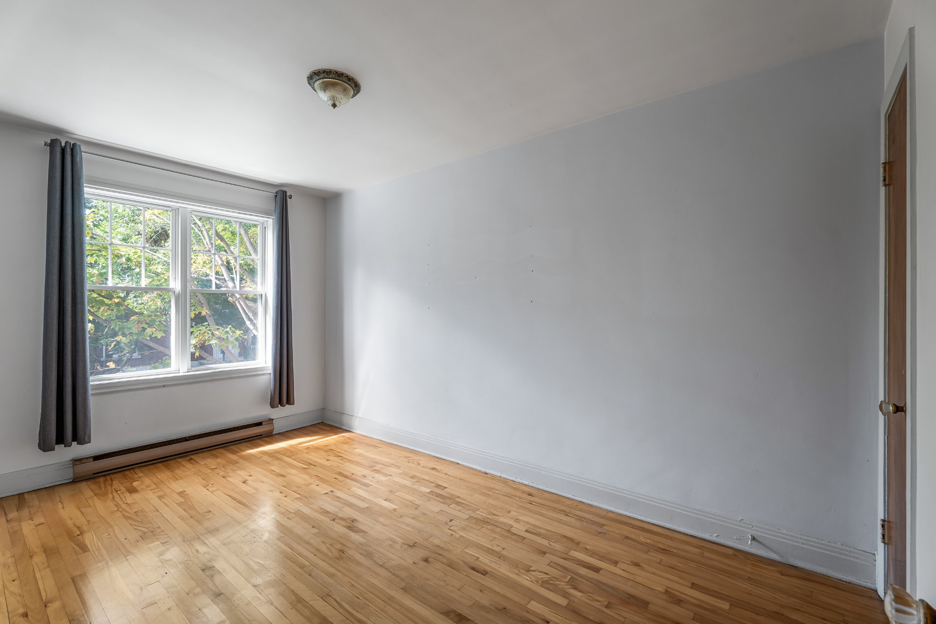 5671-5673 13e Avenue H1X2Y3 miniature 5