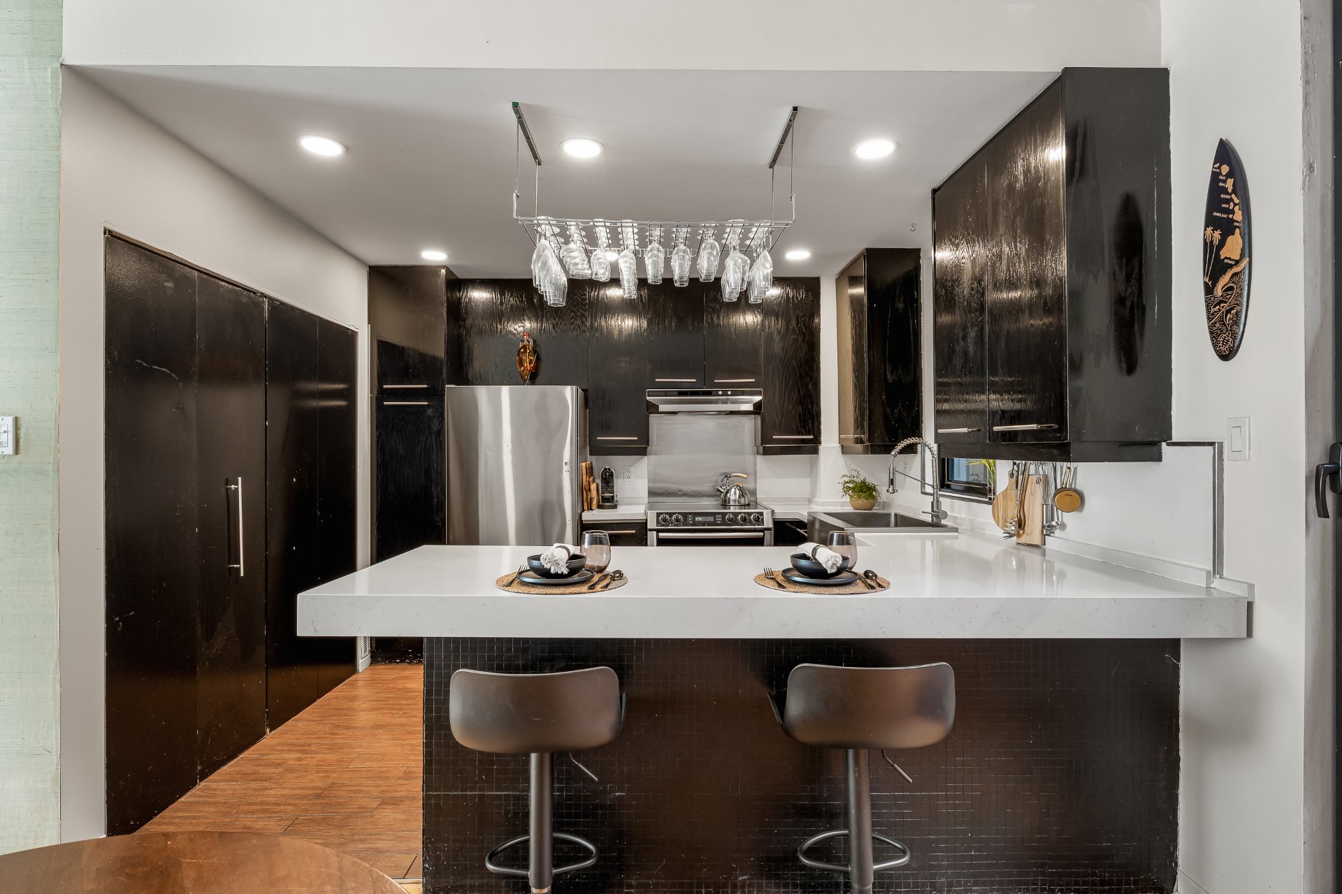4215 Rue St-Christophe H2J2Y8 4