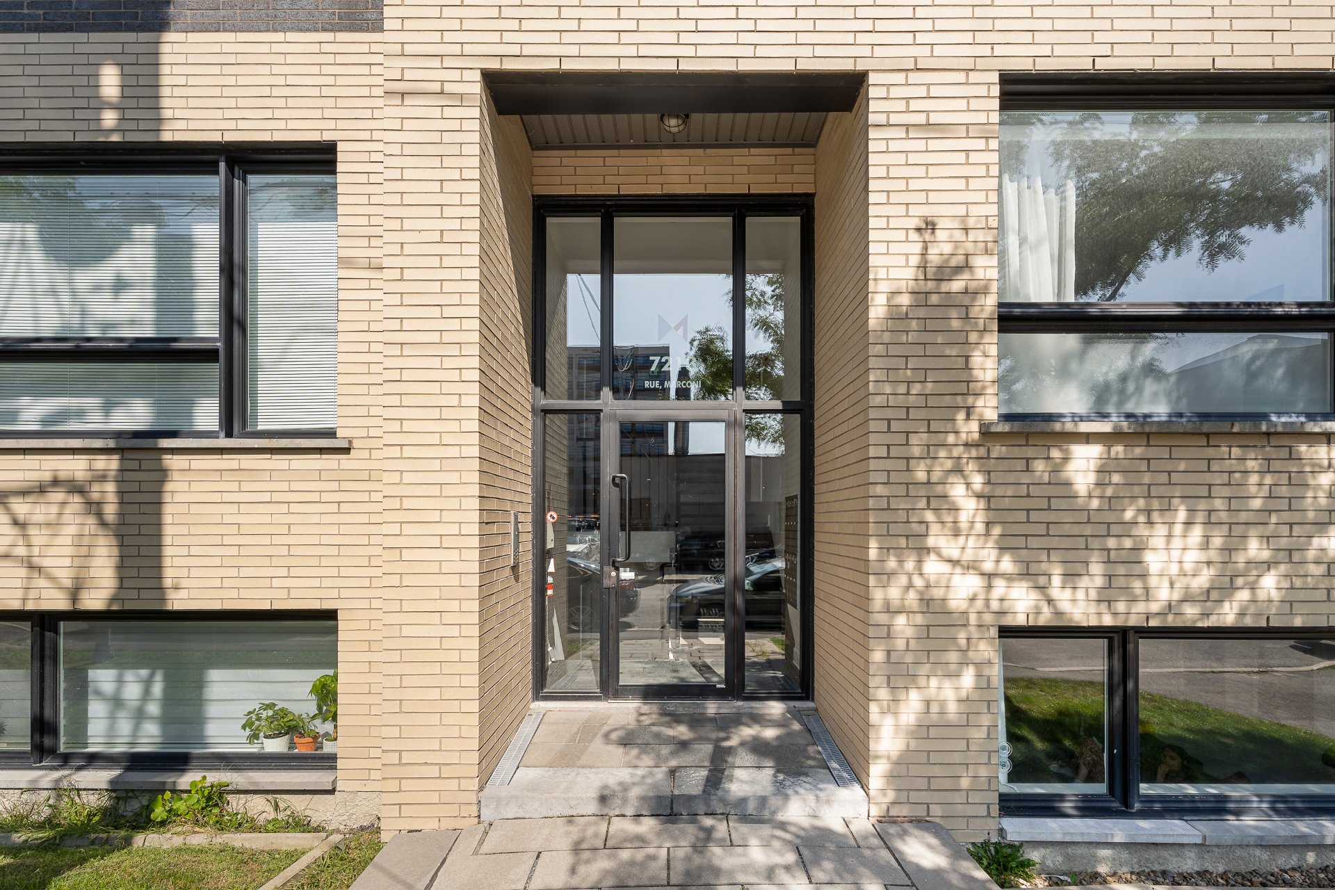 7213 Rue Marconi H2R2Z4 miniature 5