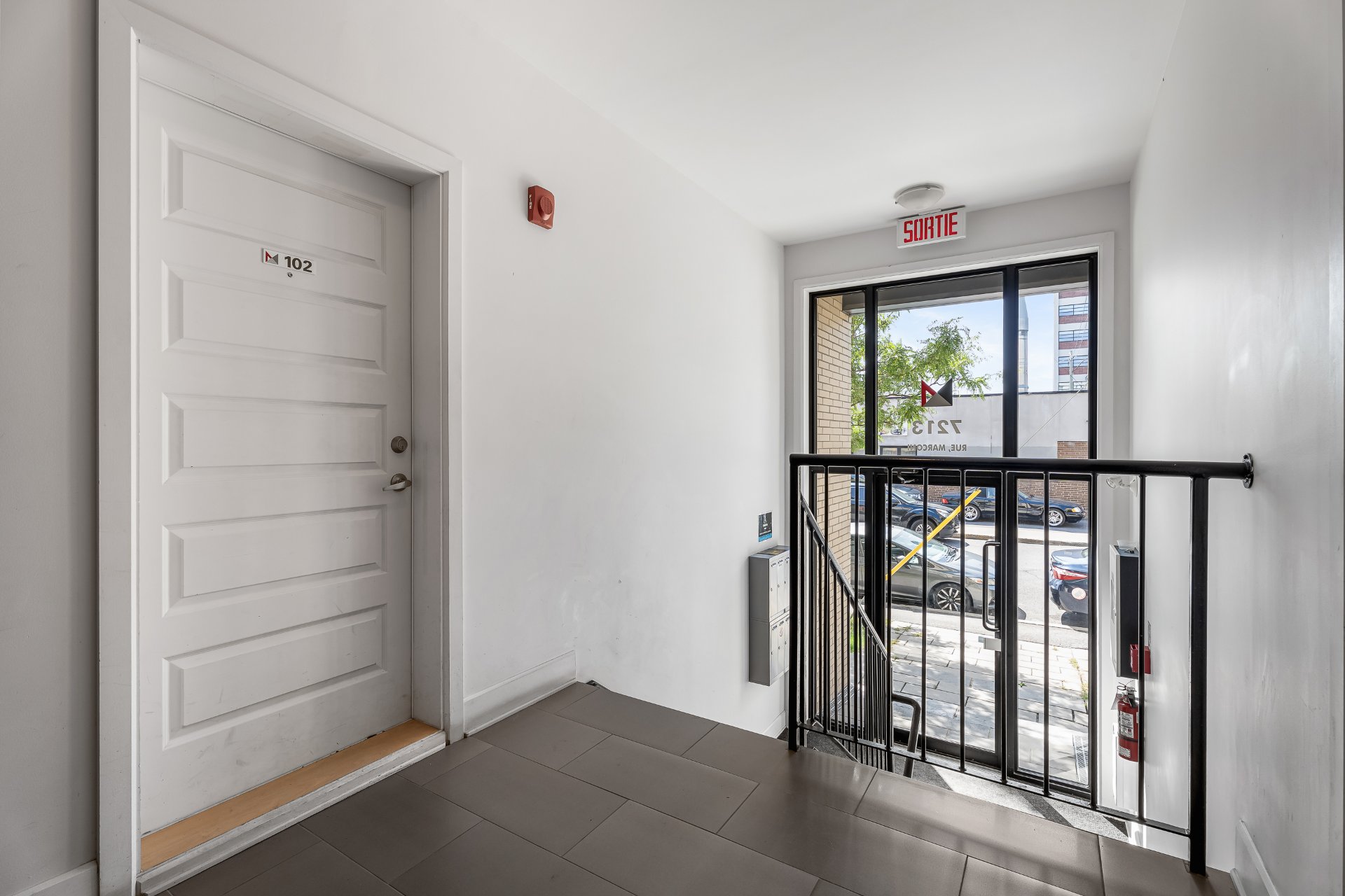 7213 Rue Marconi H2R2Z4 miniature 6