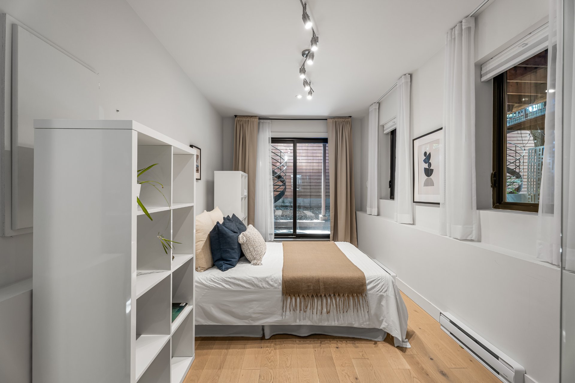 4048 Rue Cartier H2K4G4 miniature 15