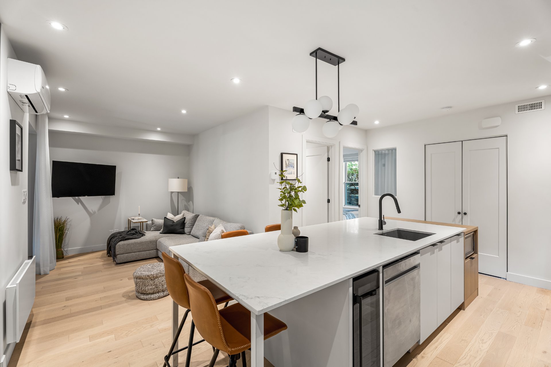 4048 Rue Cartier H2K4G4 miniature 20