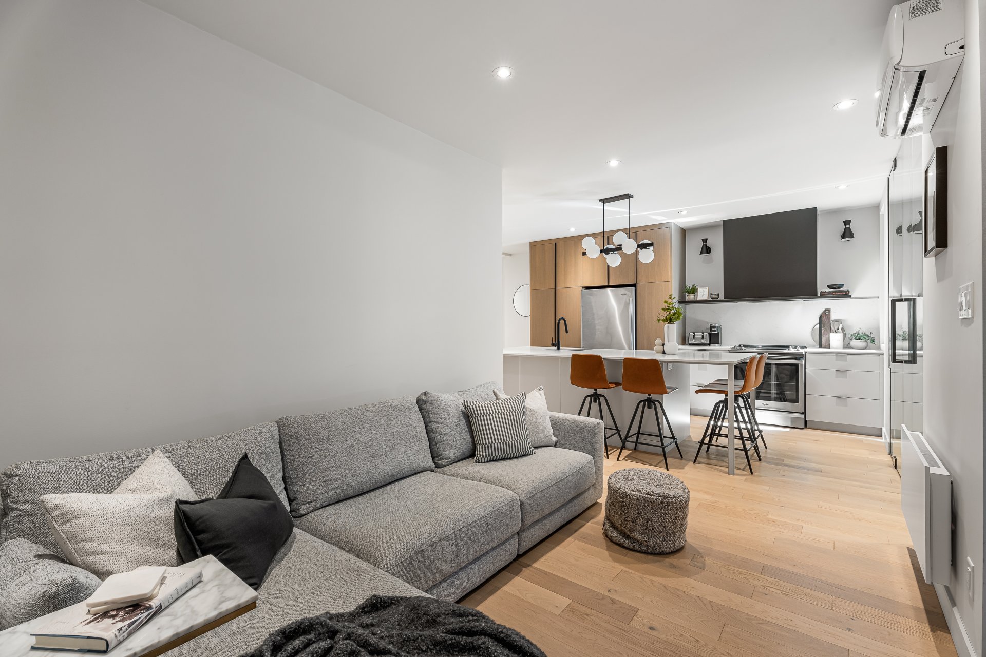 4048 Rue Cartier H2K4G4 miniature 23