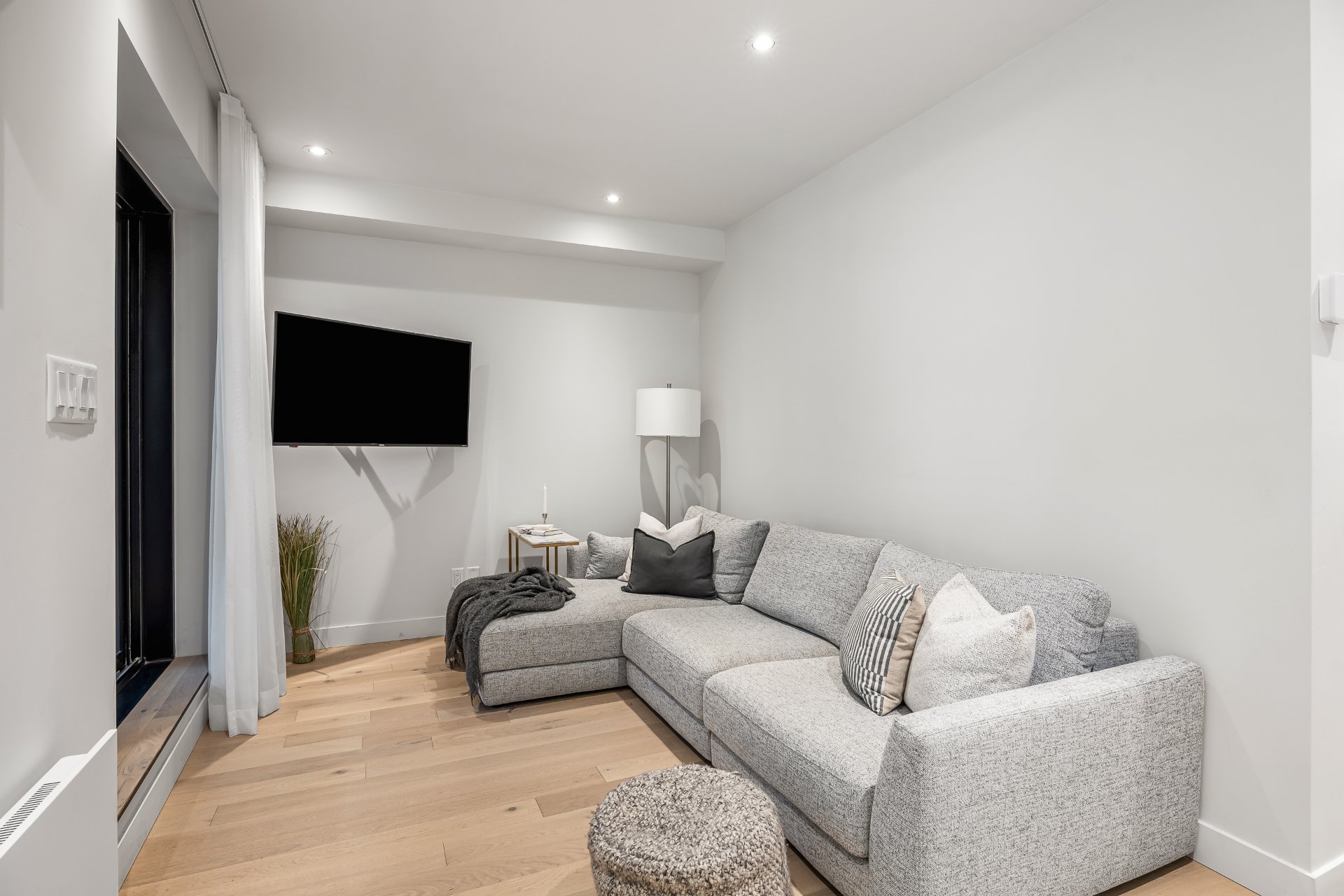 4048 Rue Cartier H2K4G4 miniature 21