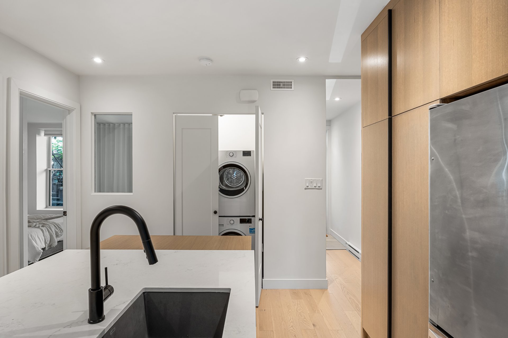4048 Rue Cartier H2K4G4 miniature 24