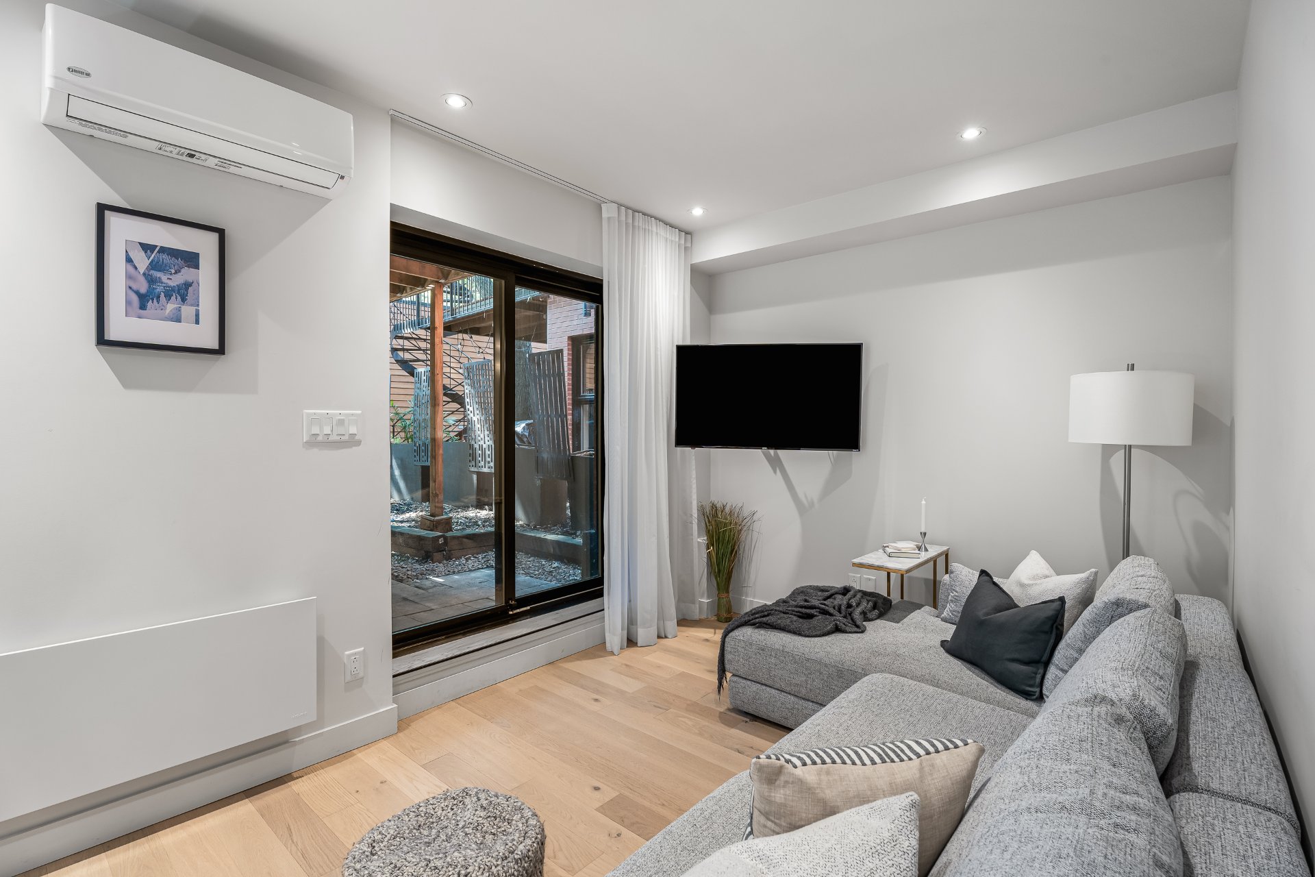 4048 Rue Cartier H2K4G4 miniature 22