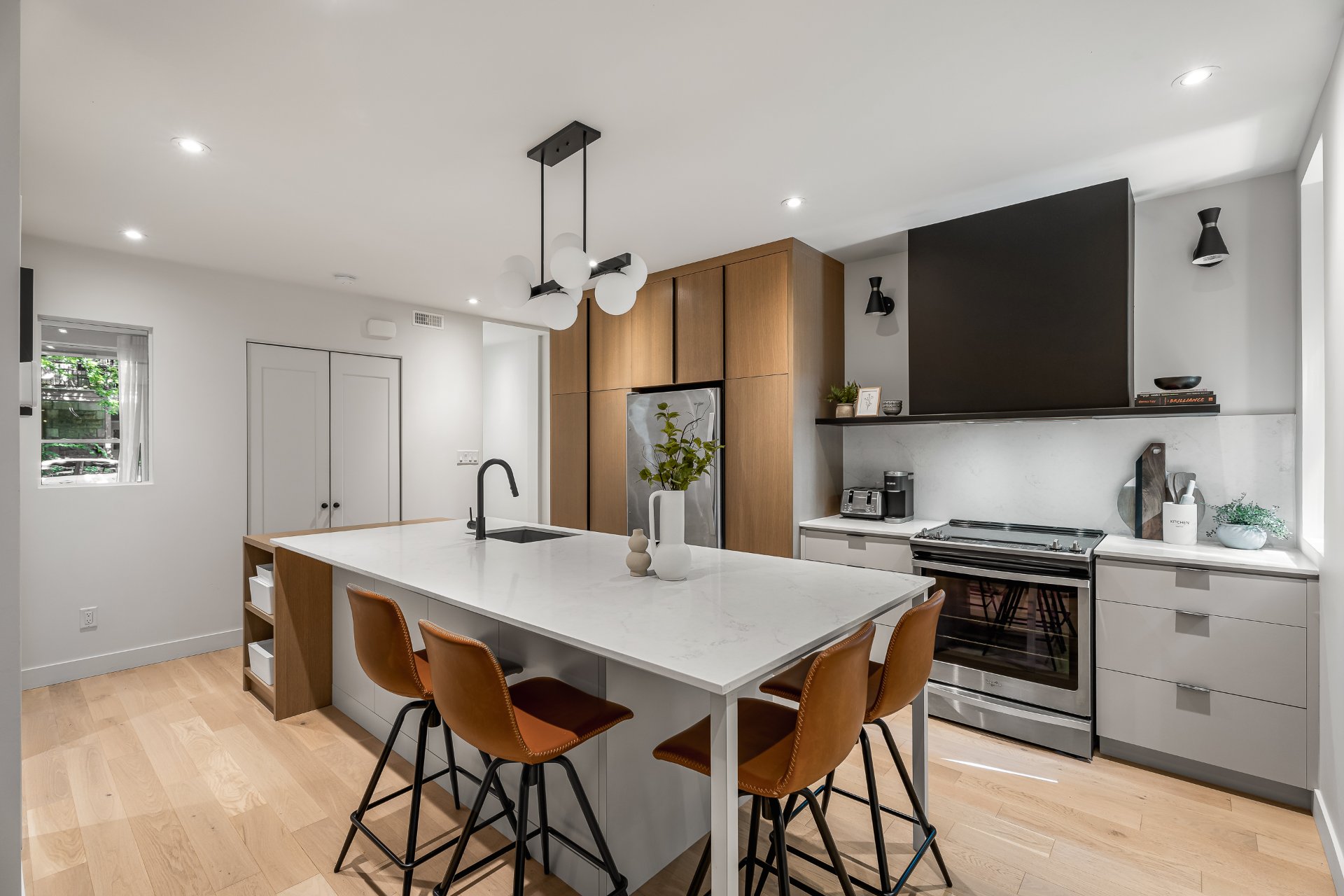 4048 Rue Cartier H2K4G4 2