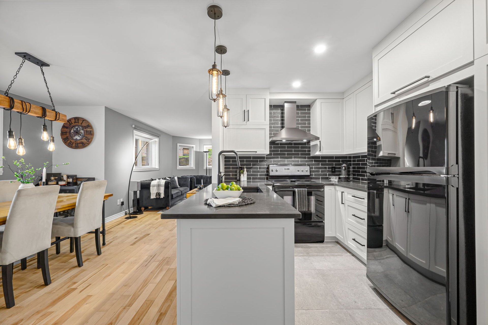 5700 Place Trenet H7K3Z2 miniature 8