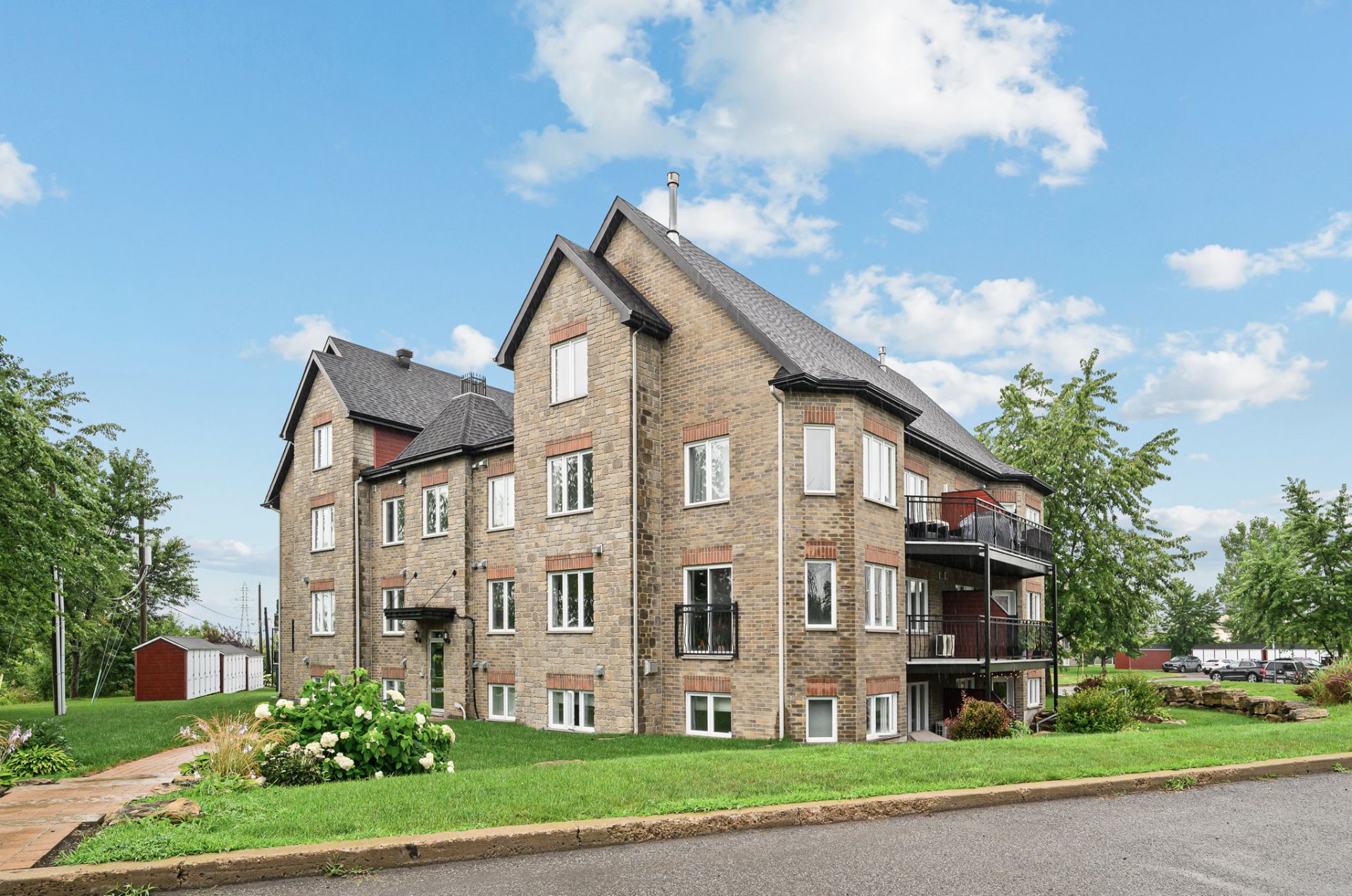 5700 Place Trenet H7K3Z2 miniature 32