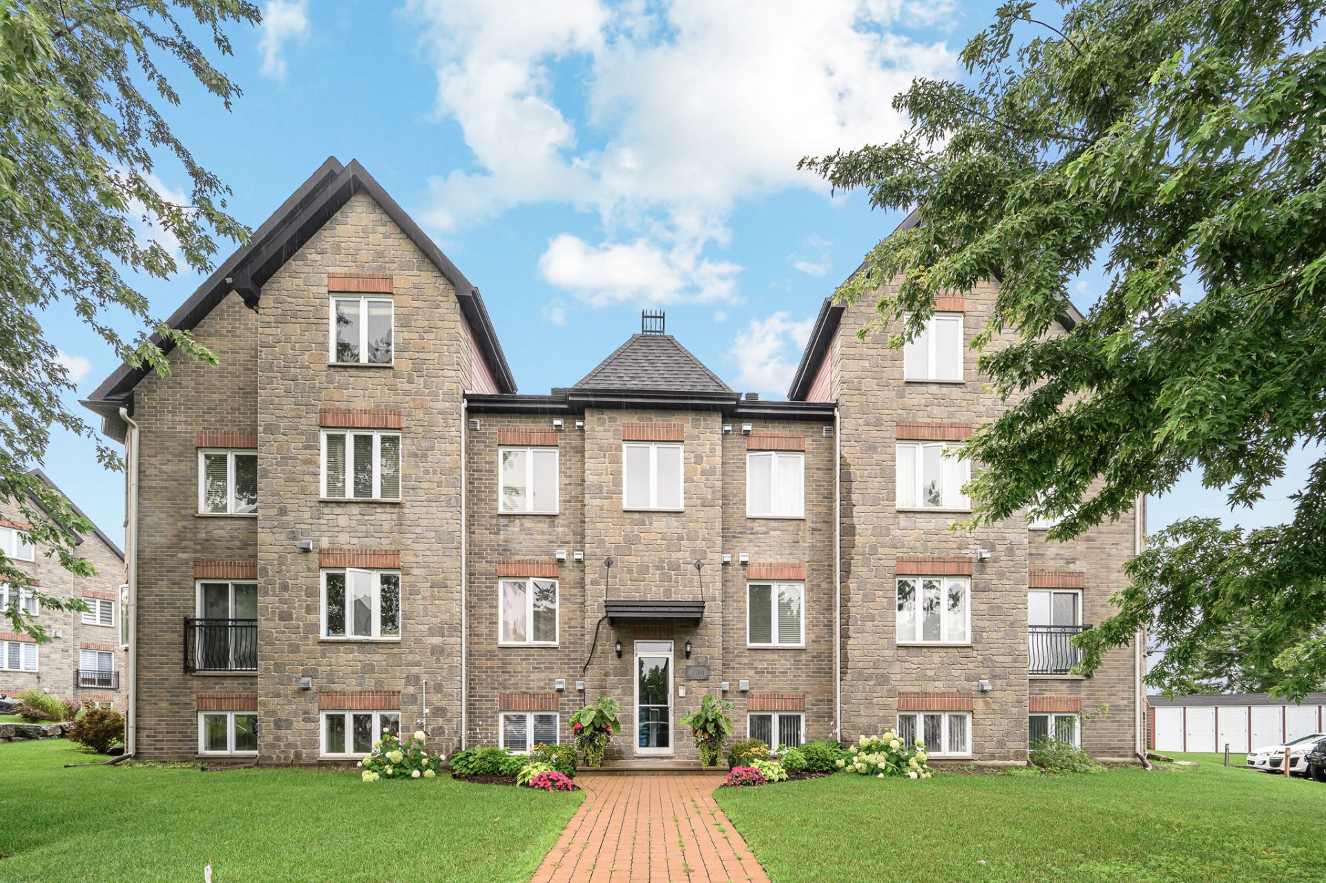5700 Place Trenet H7K3Z2