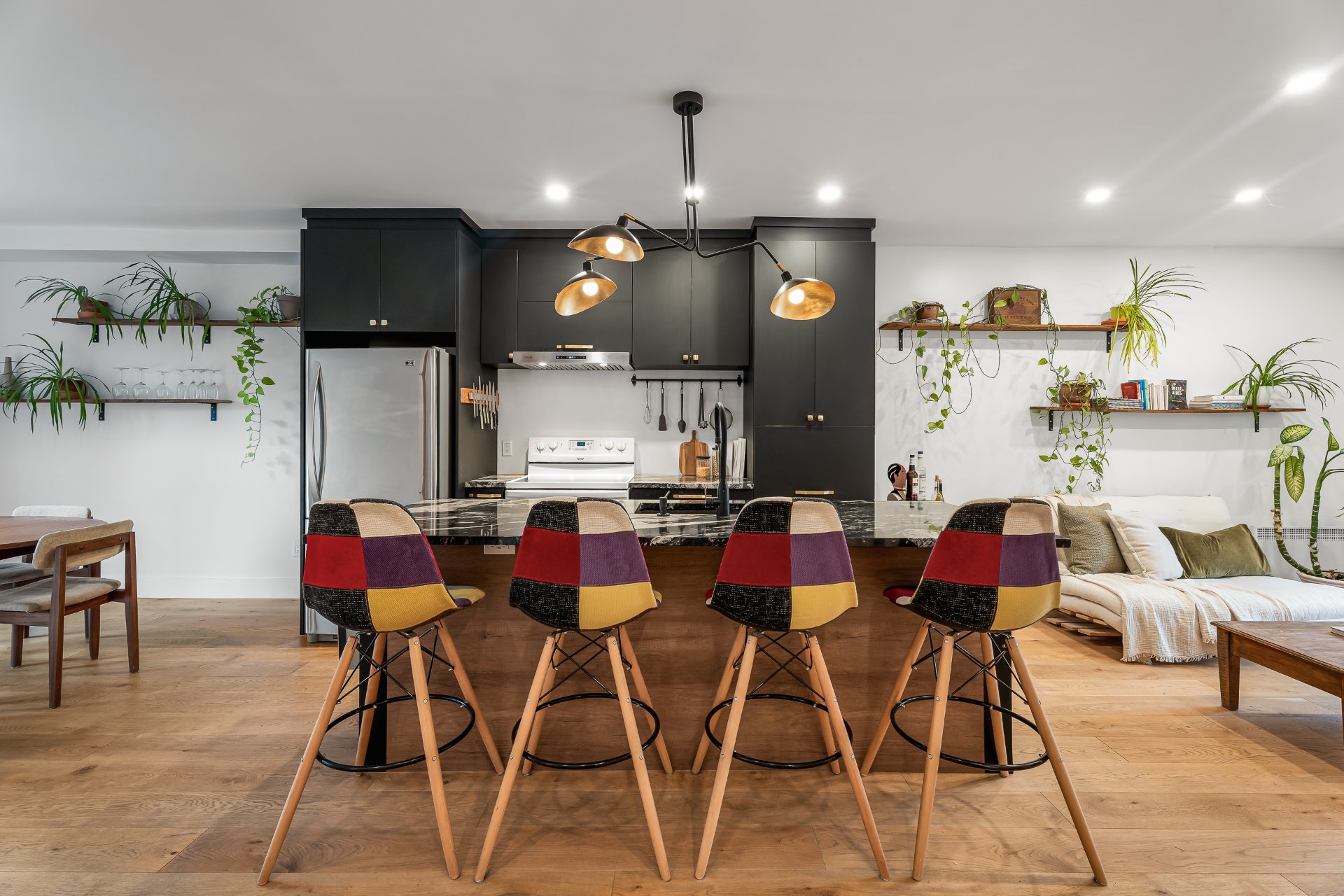 7225 Rue Fabre H2E2B3