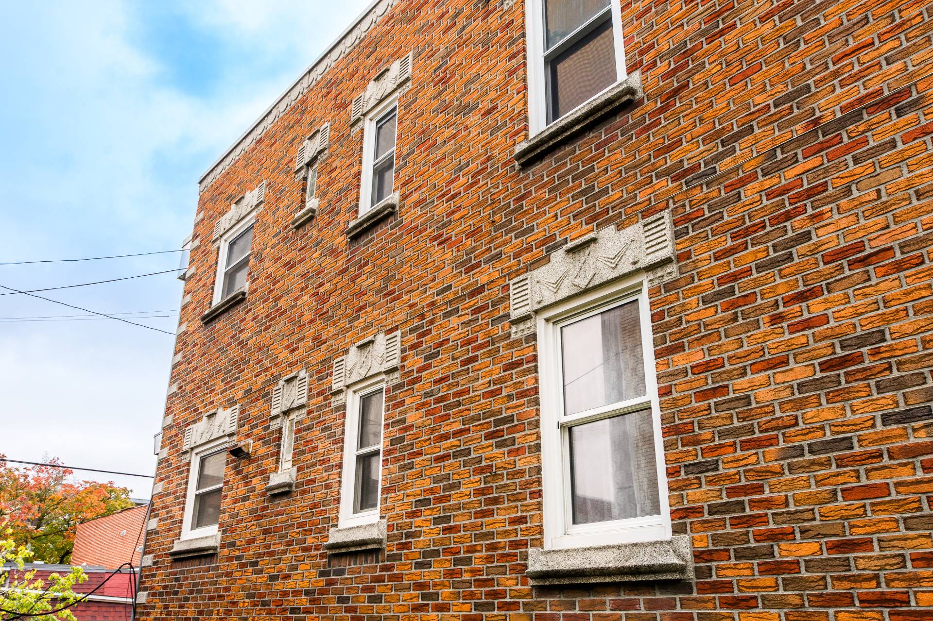 5967 24e Avenue H1T3M2 3