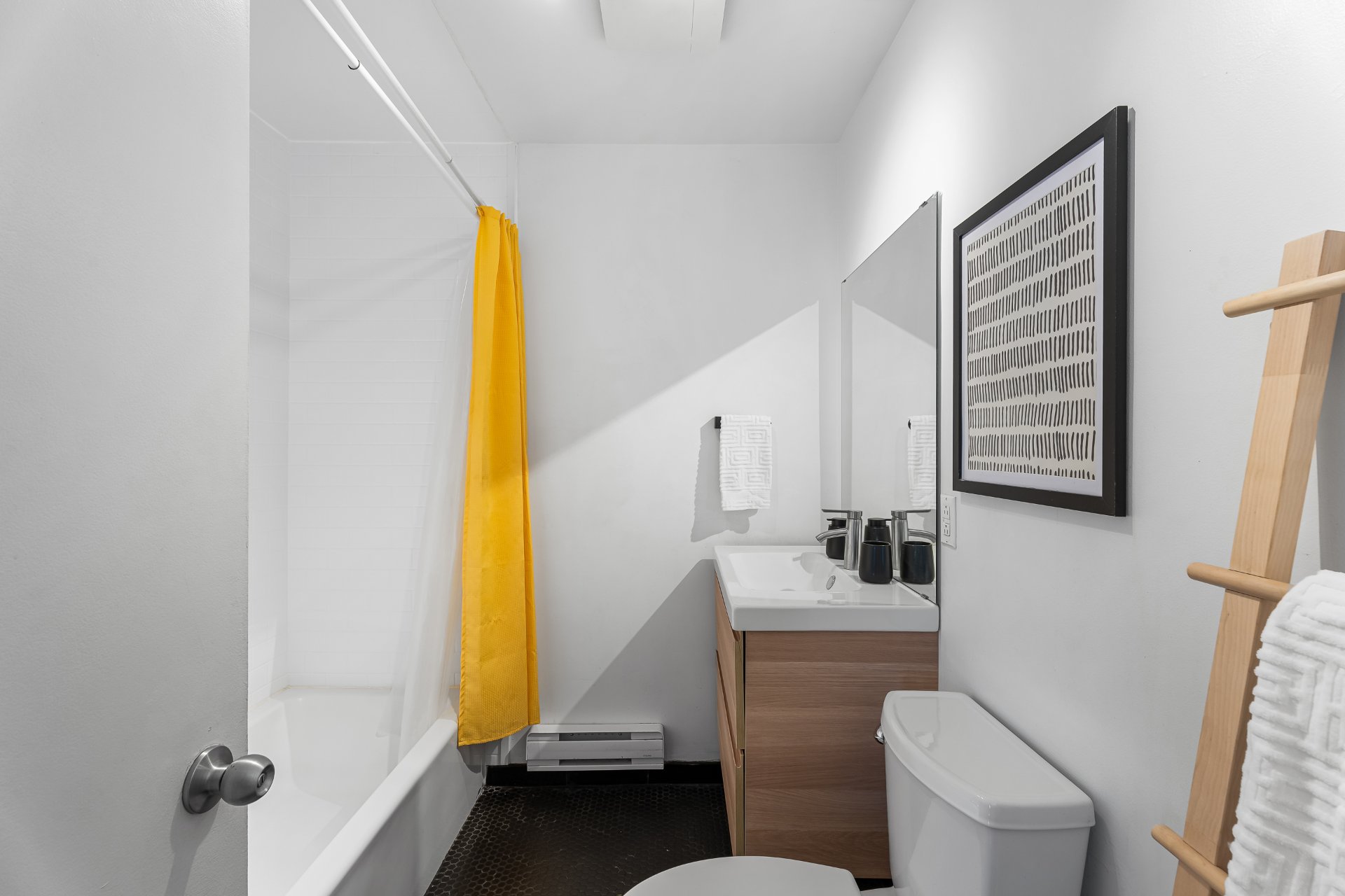 283B Rue Roy E. H2W1M7 4