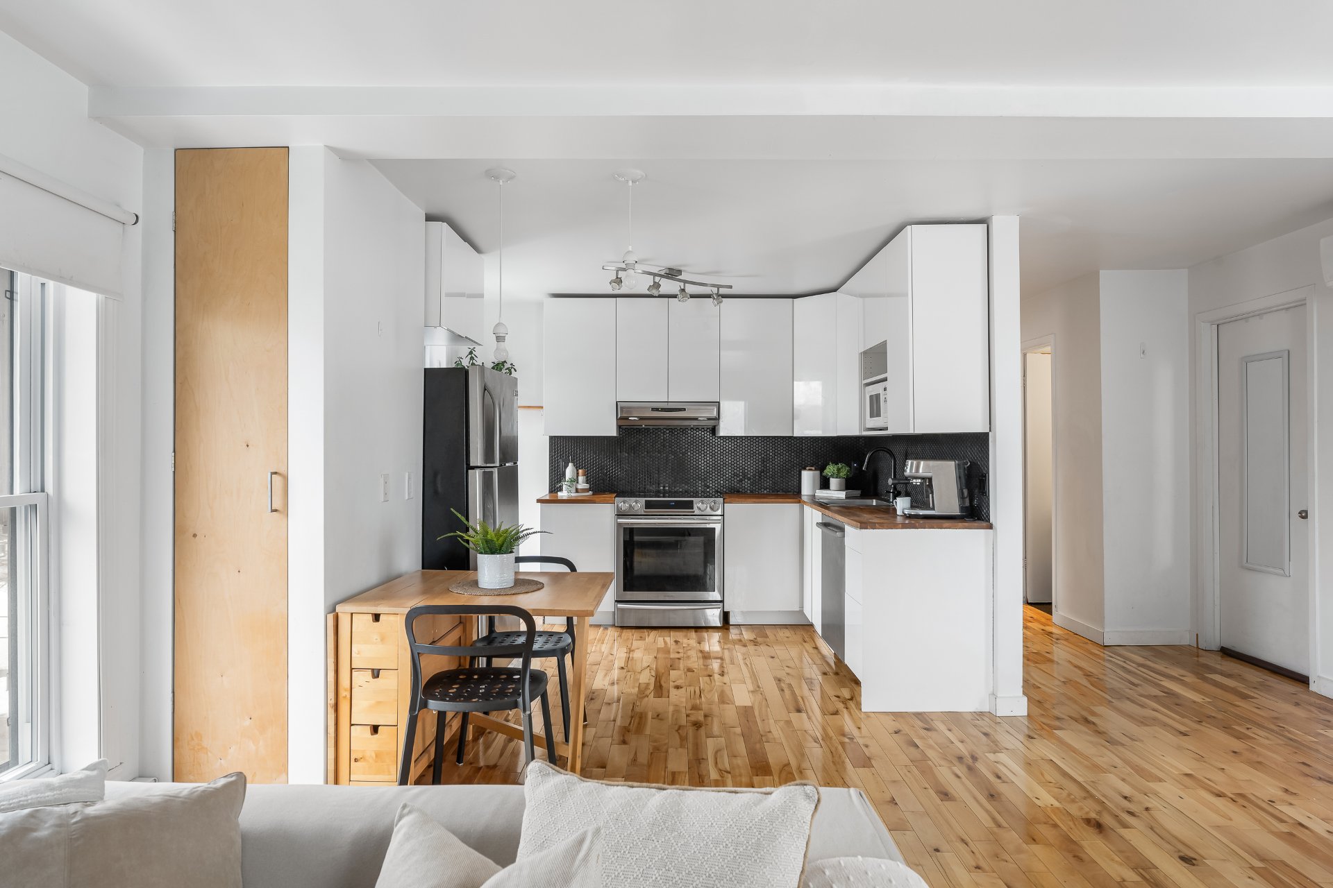 283B Rue Roy E. H2W1M7 2