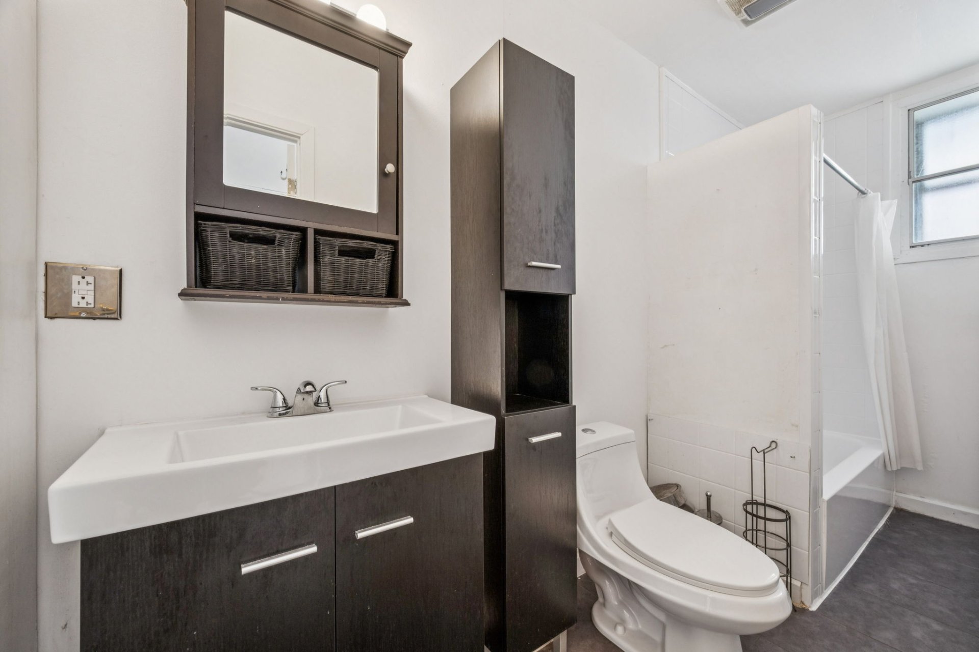 3443-3449 Rue Dézéry H1W2S8 4