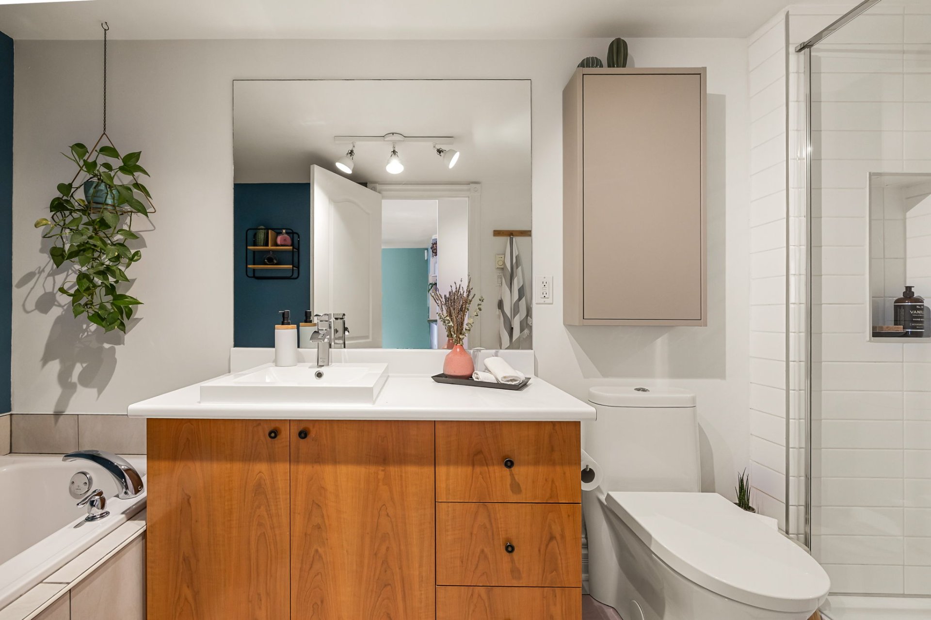 2244 Rue De Chambly H1W3J5 miniature 17