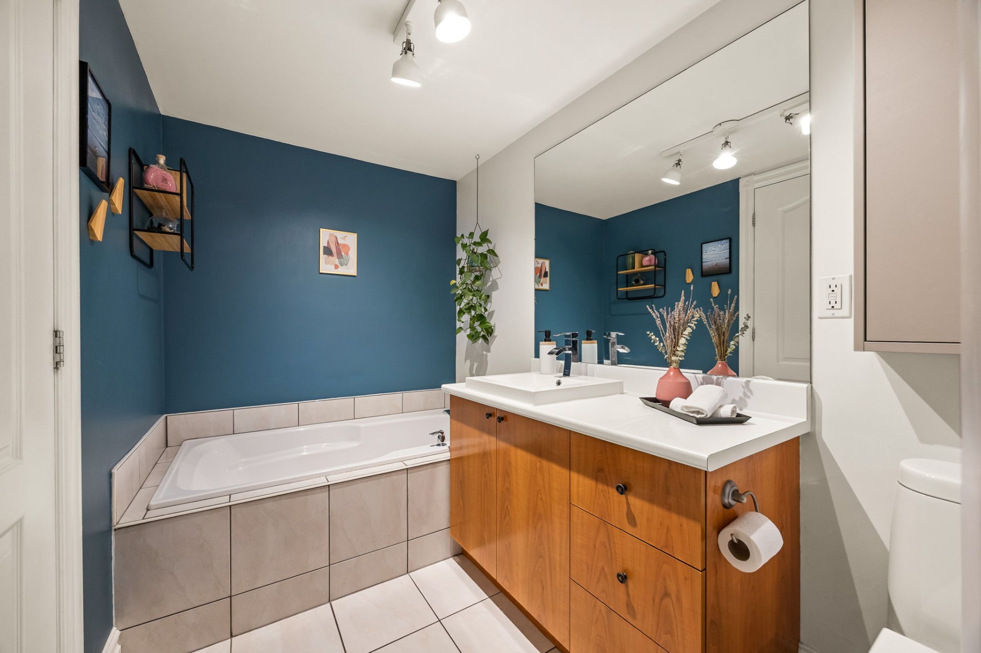 2244 Rue De Chambly H1W3J5 miniature 19