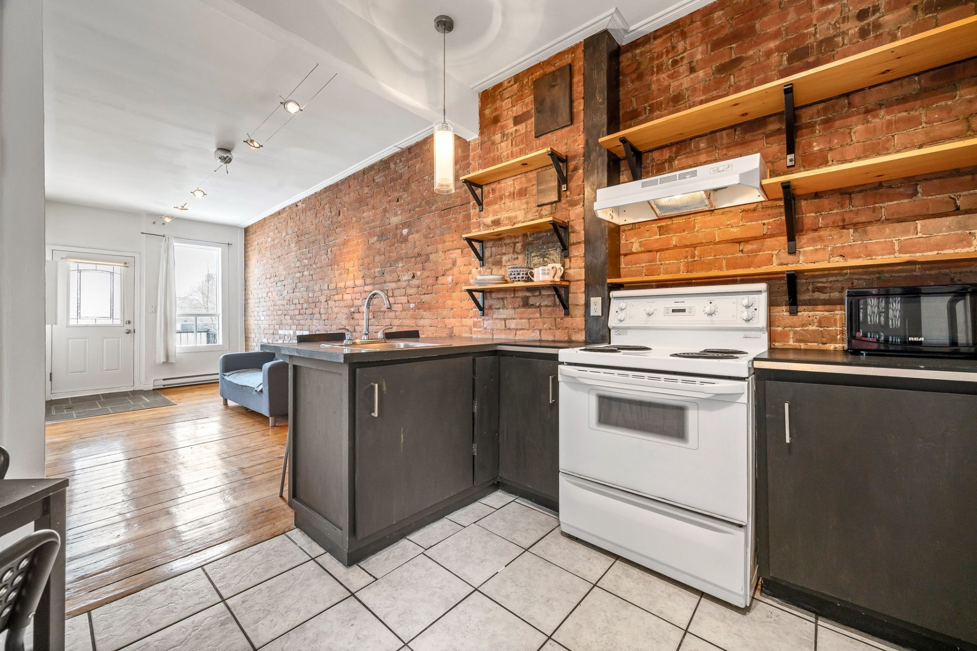 2369-2373 Rue de Rouen H2K1M1 miniature 5