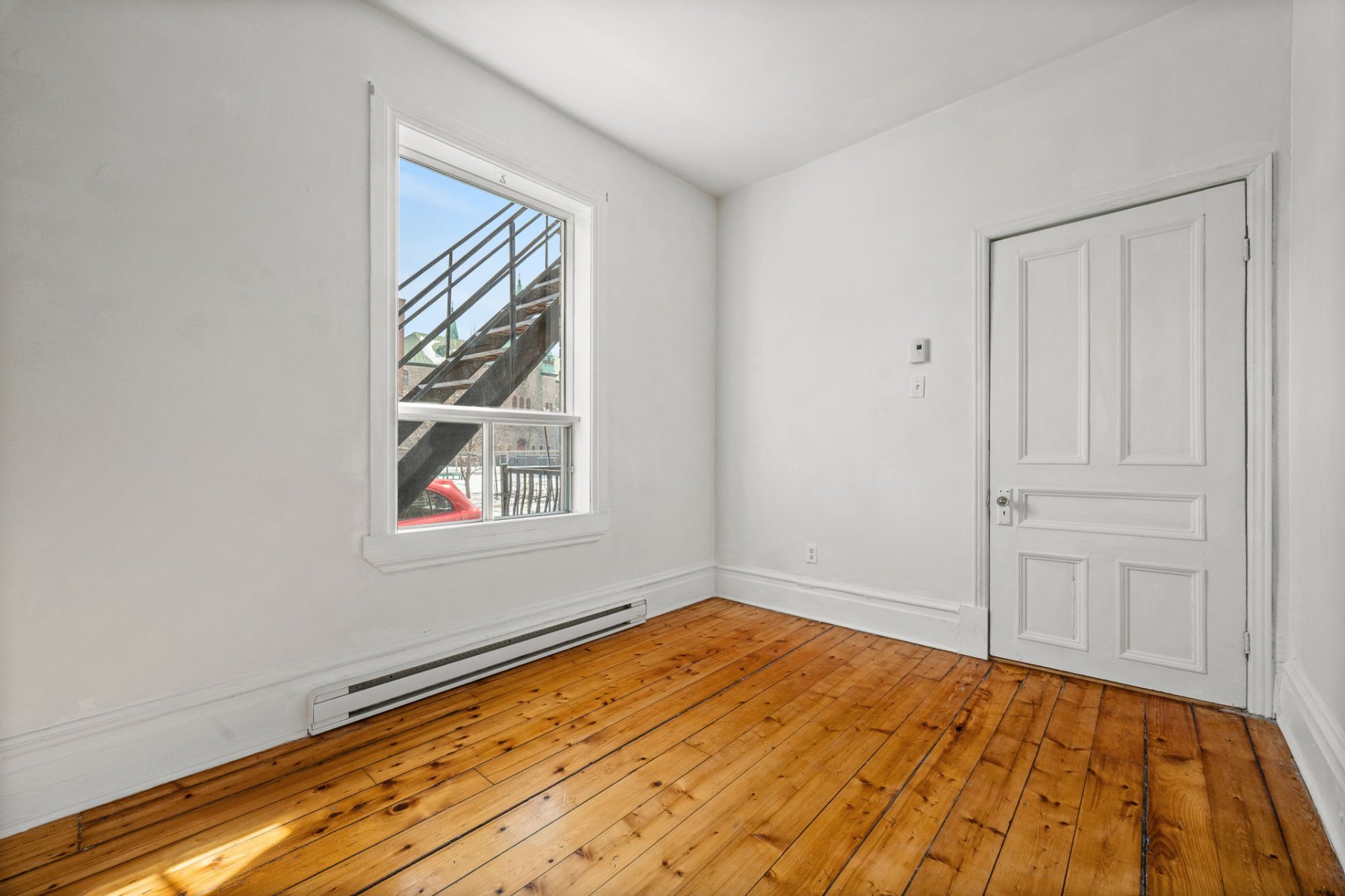 2369-2373 Rue de Rouen H2K1M1 miniature 11