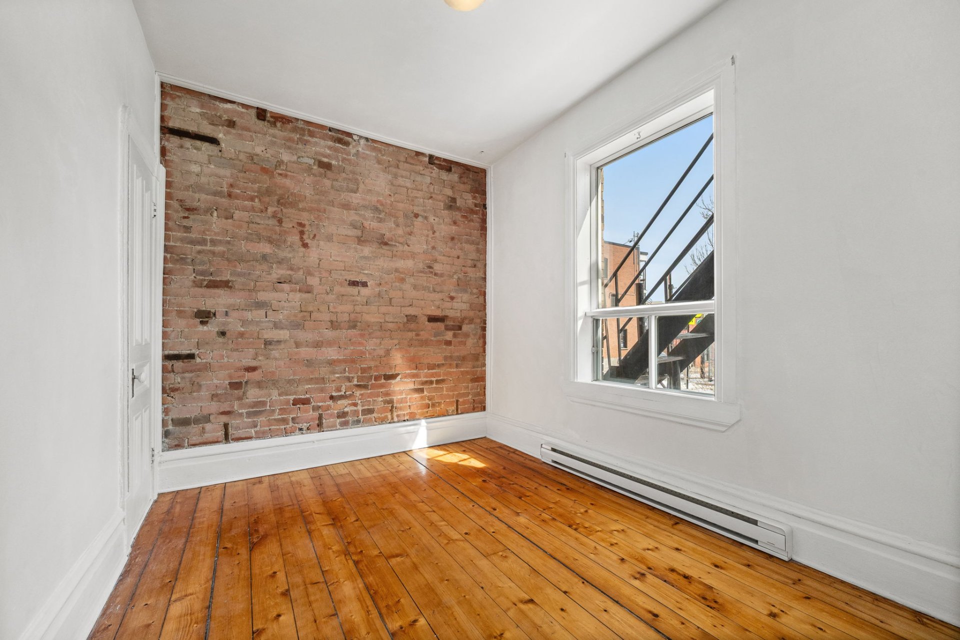 2369-2373 Rue de Rouen H2K1M1 miniature 10