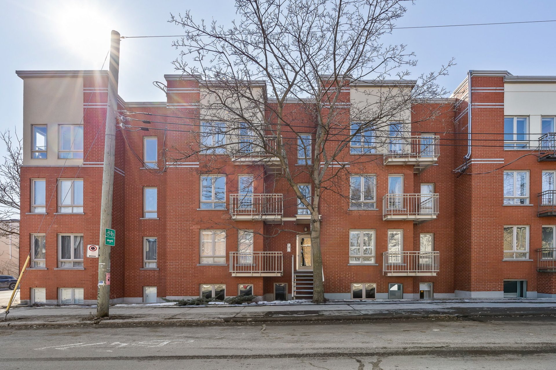 2244 Rue De Chambly H1W3J5 miniature 24